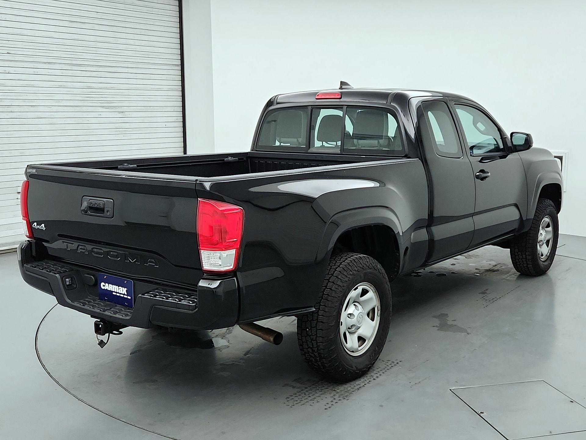 Thumbnail: 2017 Toyota Tacoma - 5