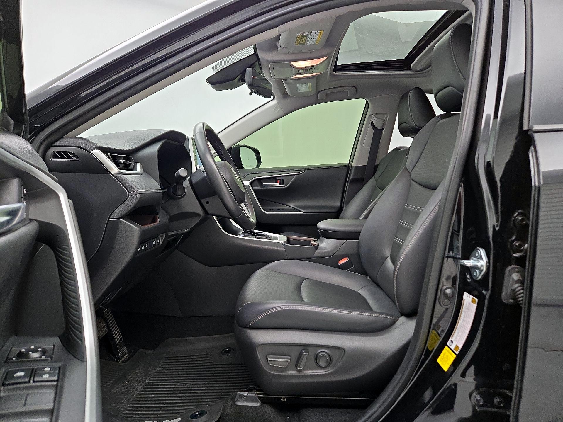 Thumbnail: 2020 Toyota RAV4 - 11