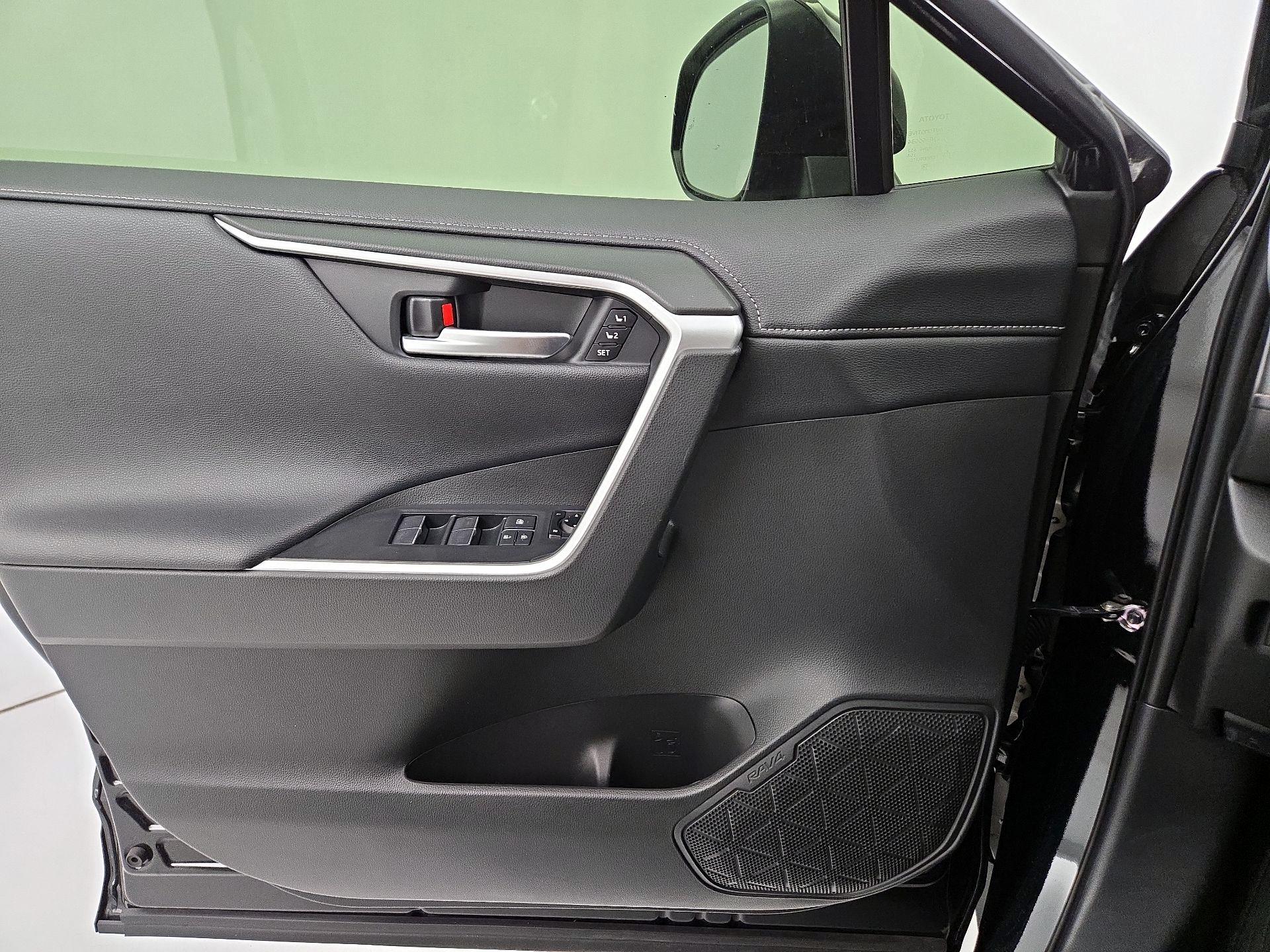 Thumbnail: 2020 Toyota RAV4 - 12