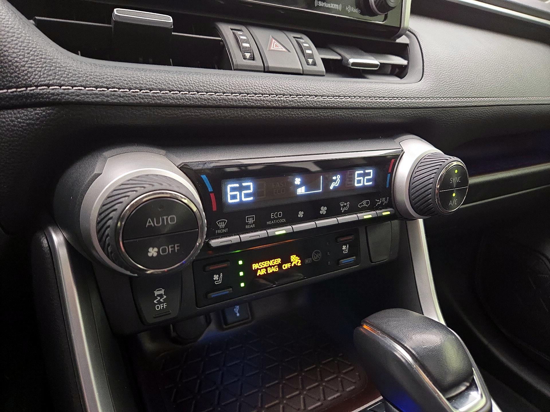 Thumbnail: 2020 Toyota RAV4 - 17