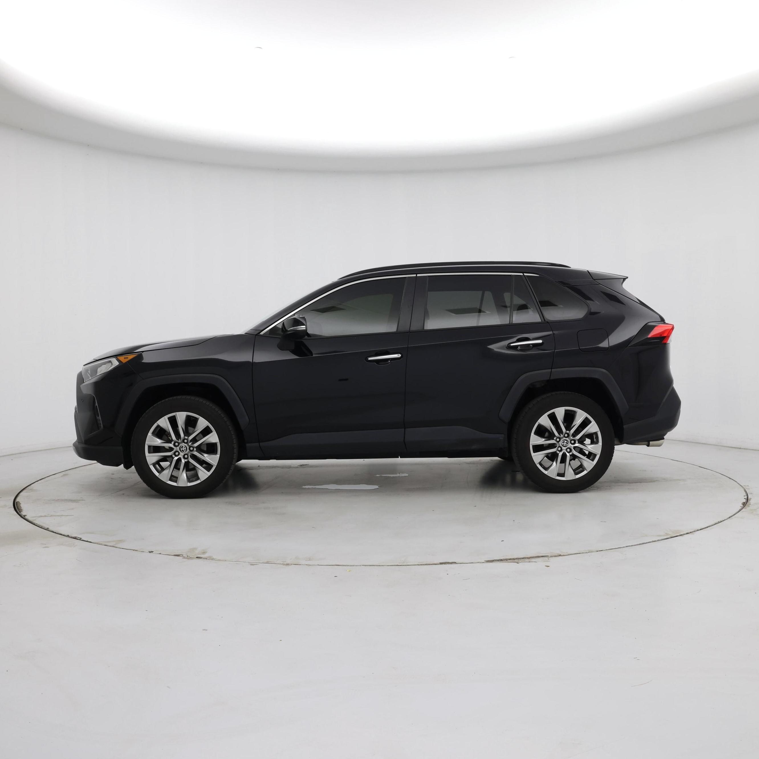 Thumbnail: 2020 Toyota RAV4 - 3