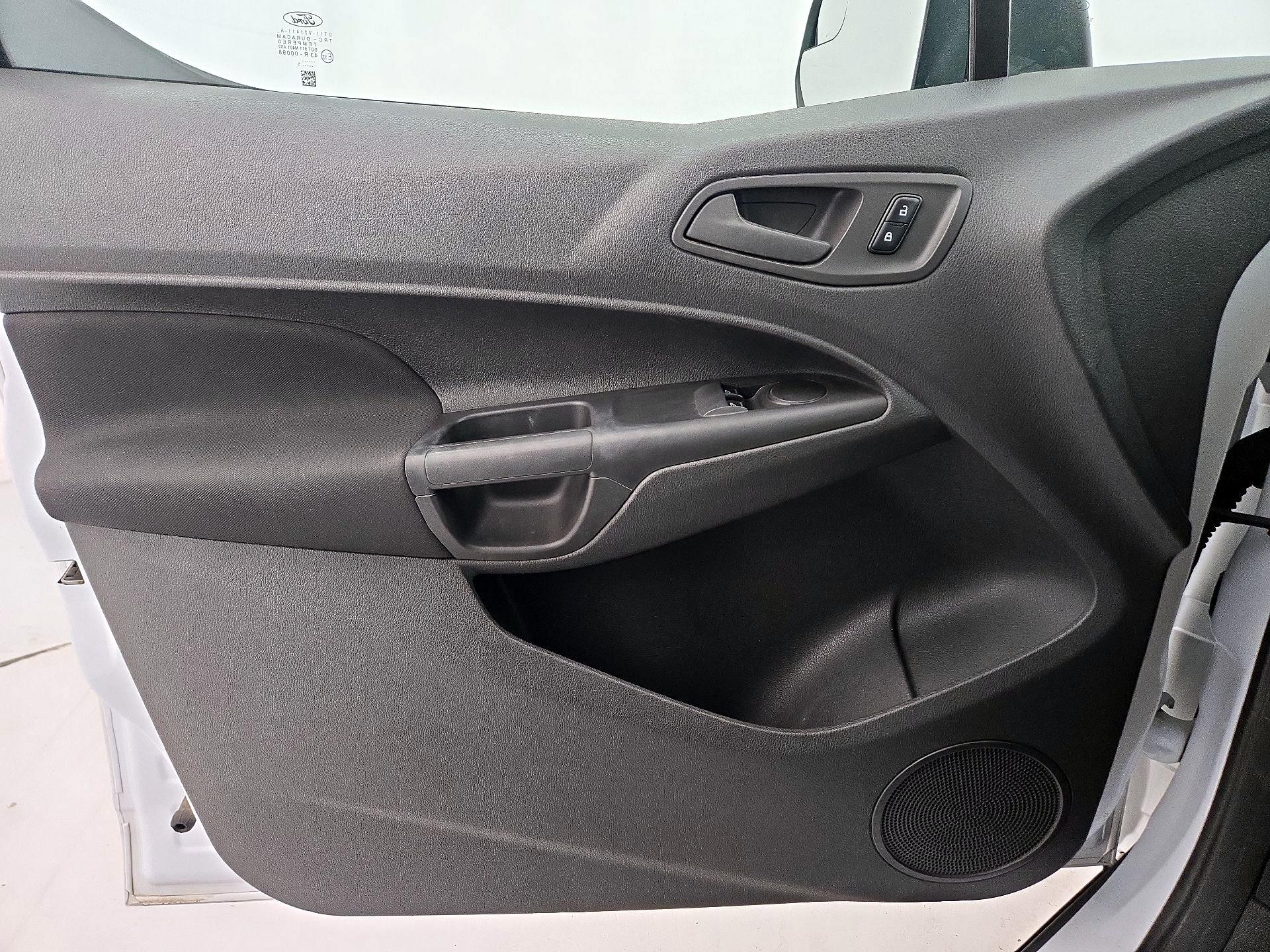 Thumbnail: 2015 Ford Transit Series - 12