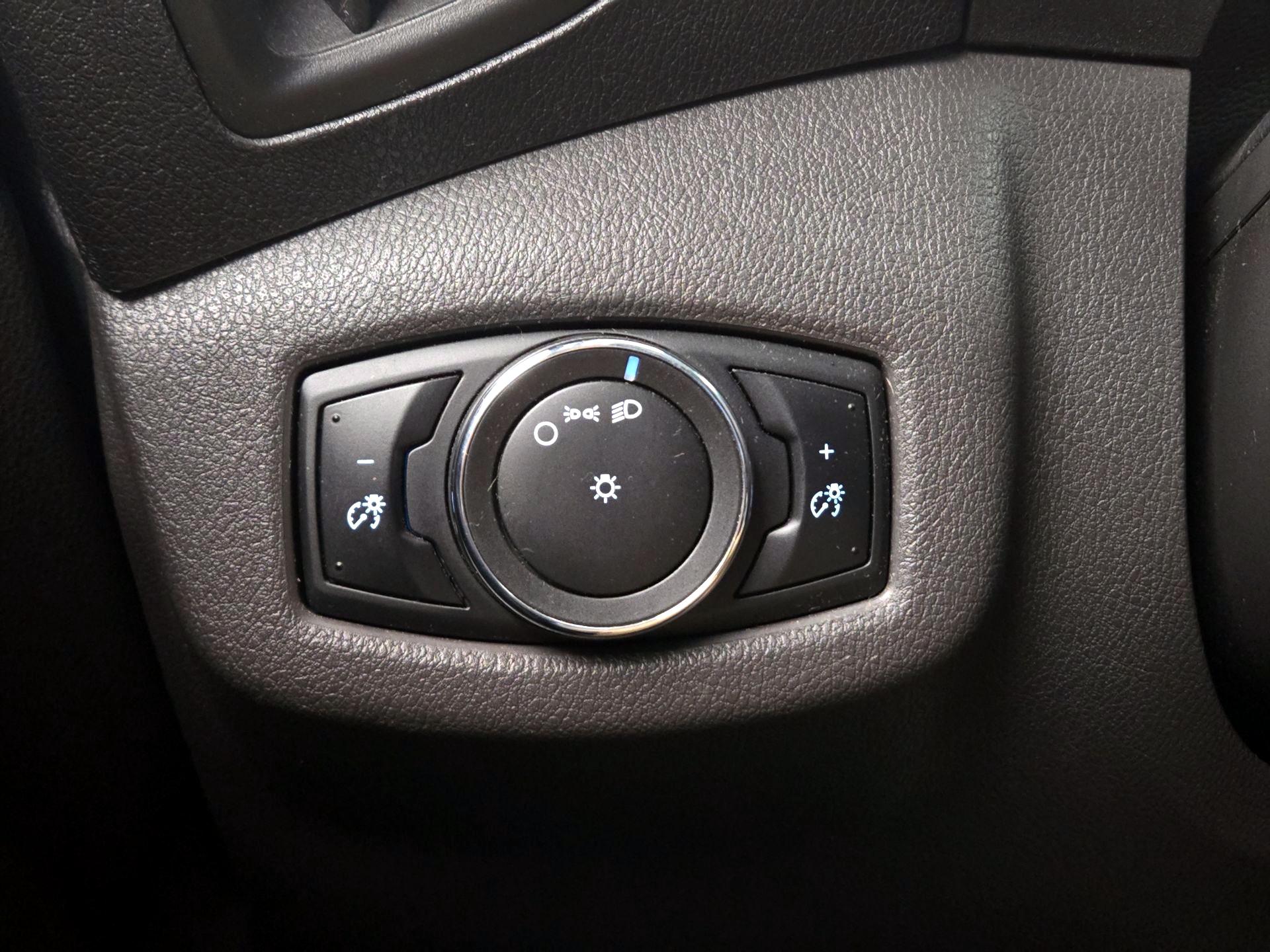 Thumbnail: 2015 Ford Transit Series - 13