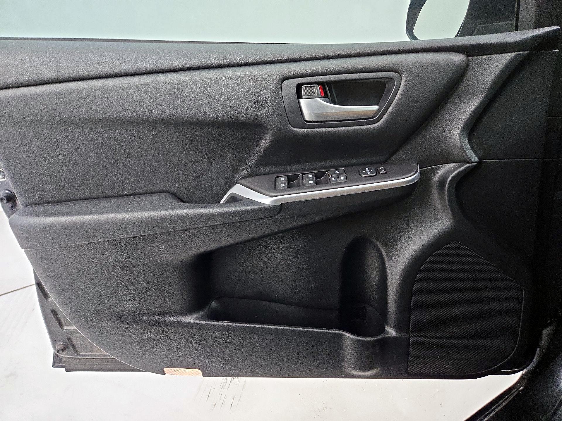 Thumbnail: 2016 Toyota Camry - 12