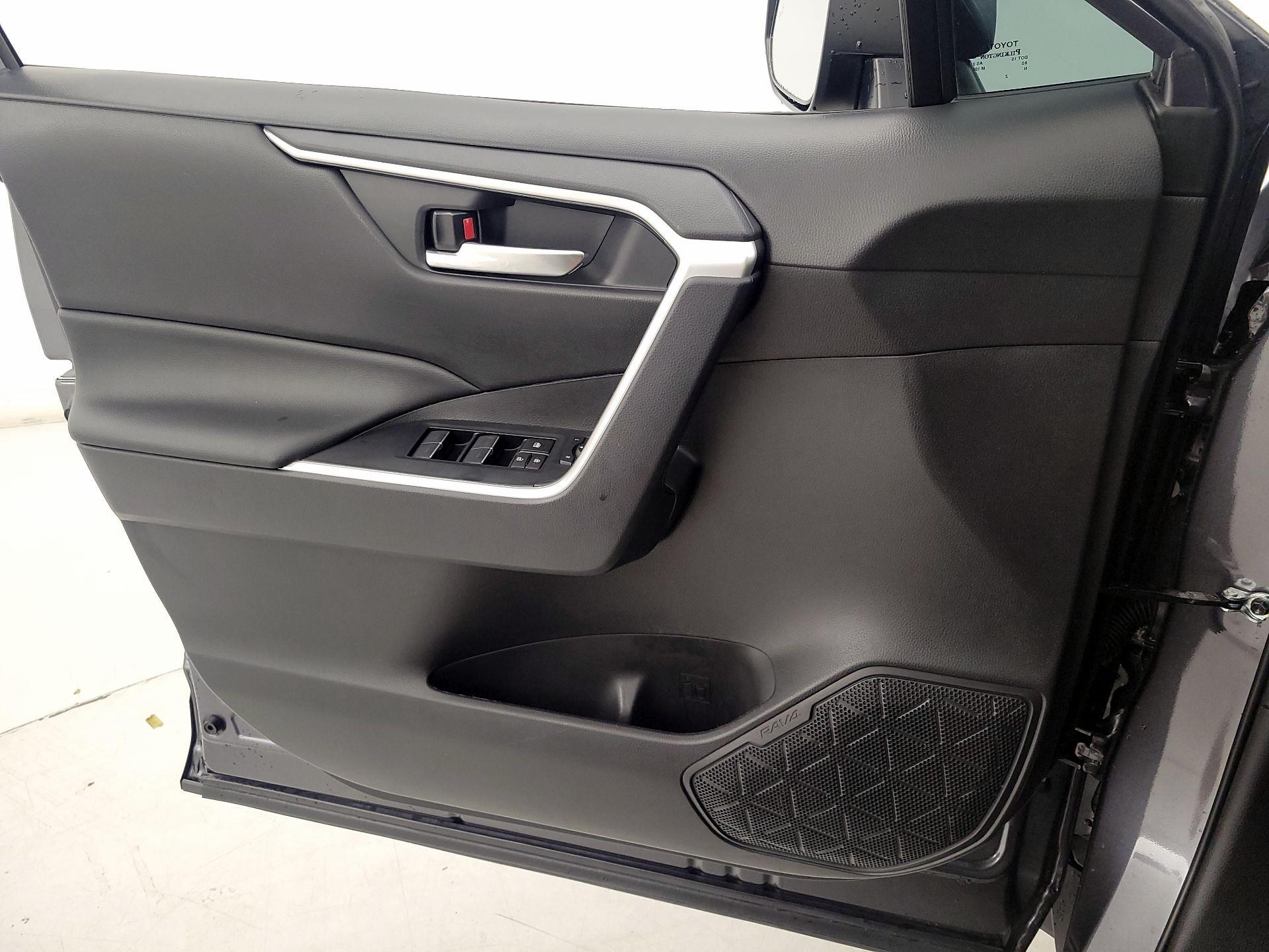 Thumbnail: 2023 Toyota RAV4 - 12