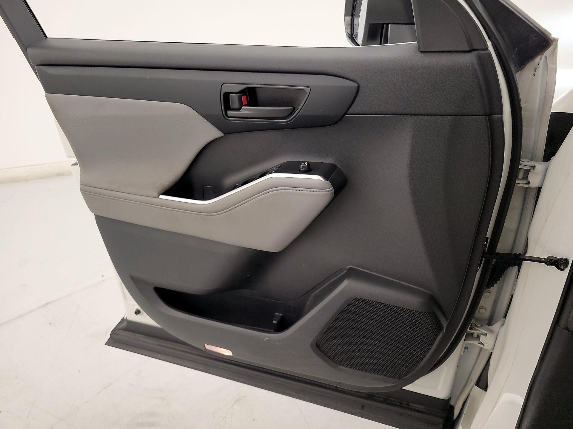 Thumbnail: 2020 Toyota Highlander - 12