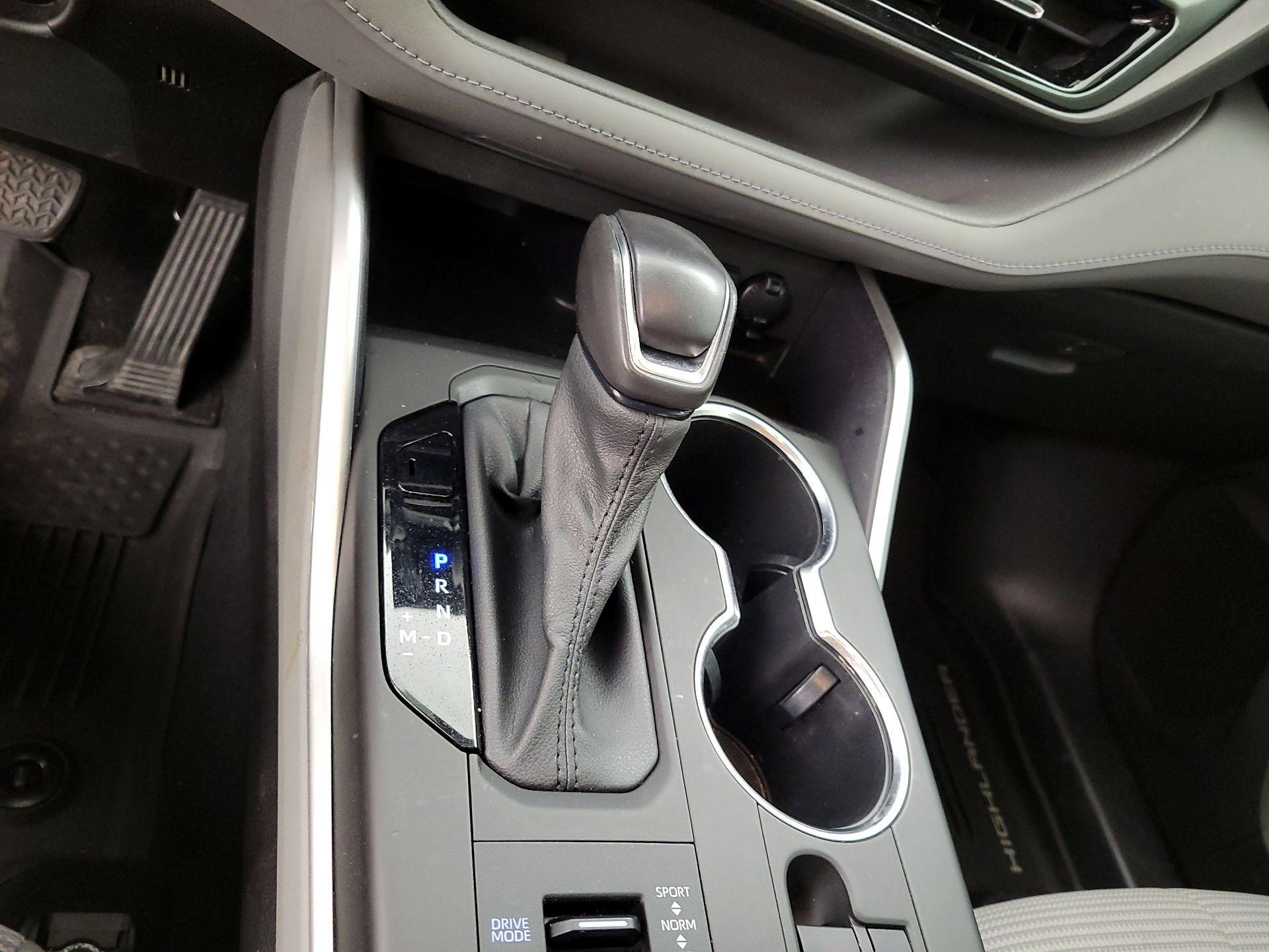 Thumbnail: 2020 Toyota Highlander - 16