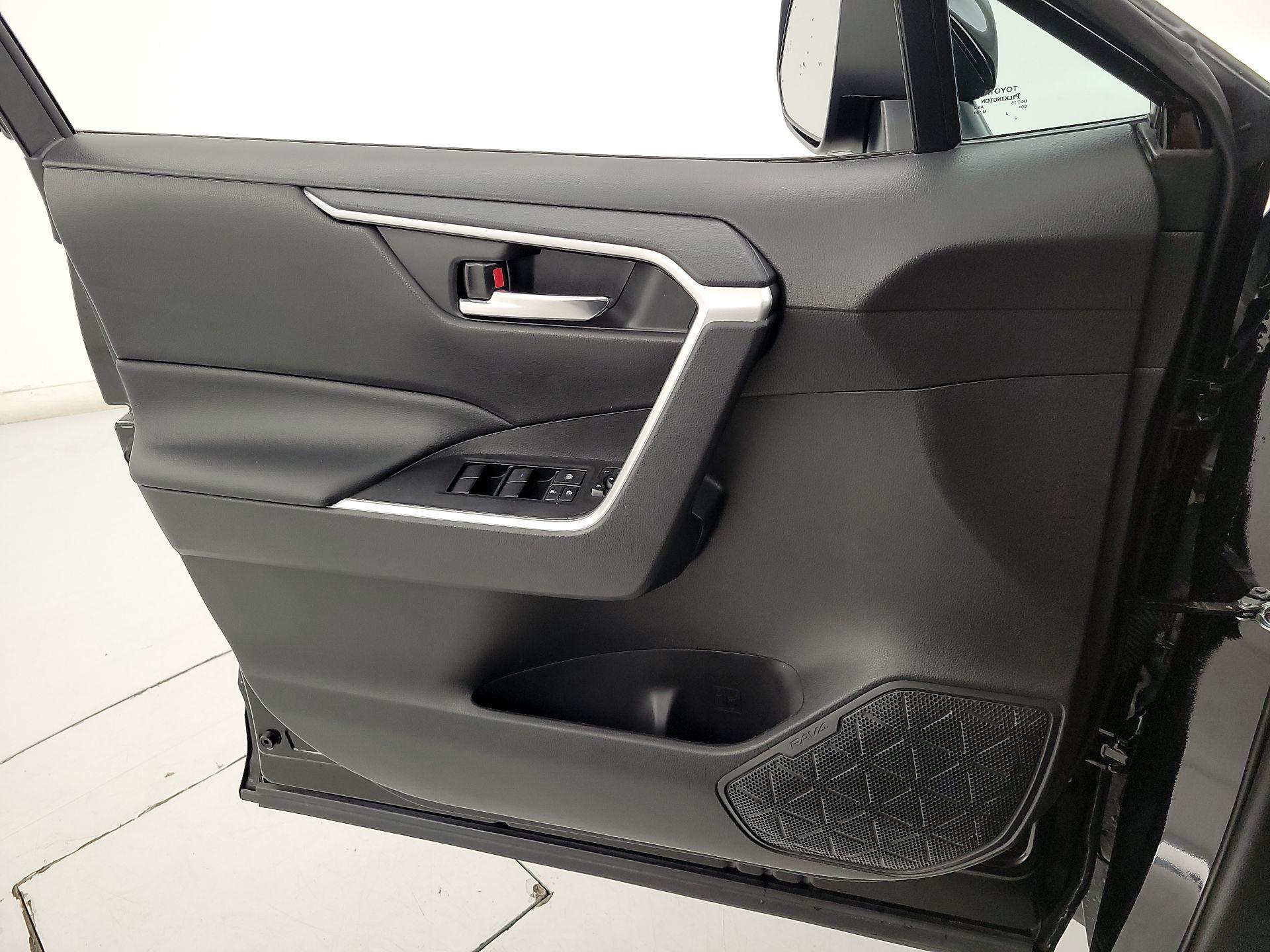 Thumbnail: 2021 Toyota RAV4 - 12