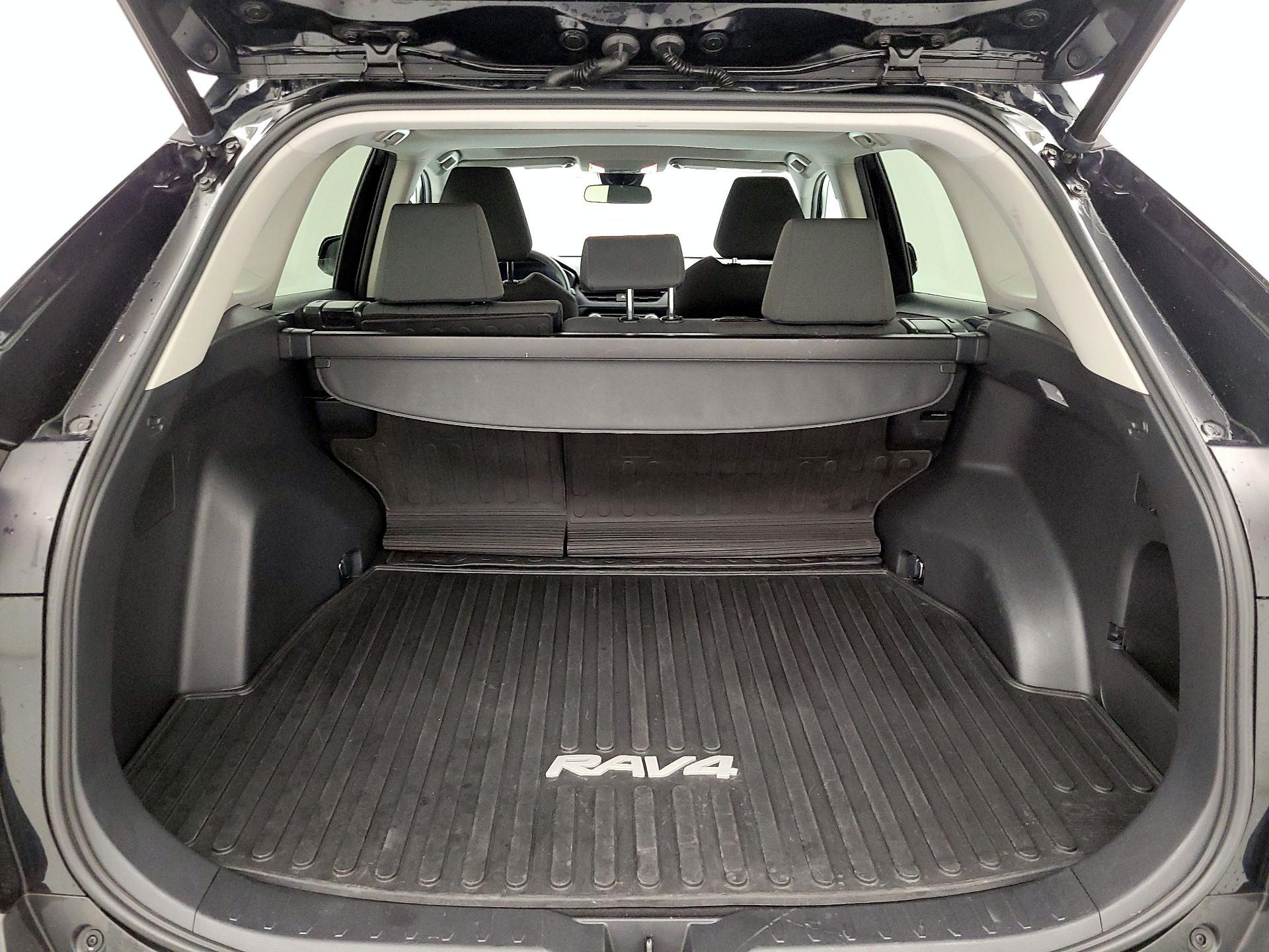 Thumbnail: 2021 Toyota RAV4 - 18