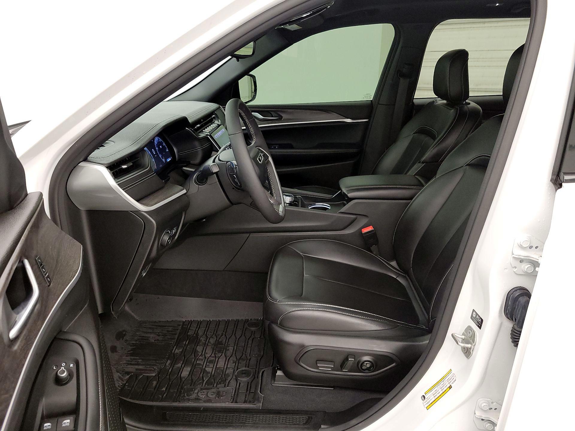 Thumbnail: 2024 Jeep Grand Cherokee - 11