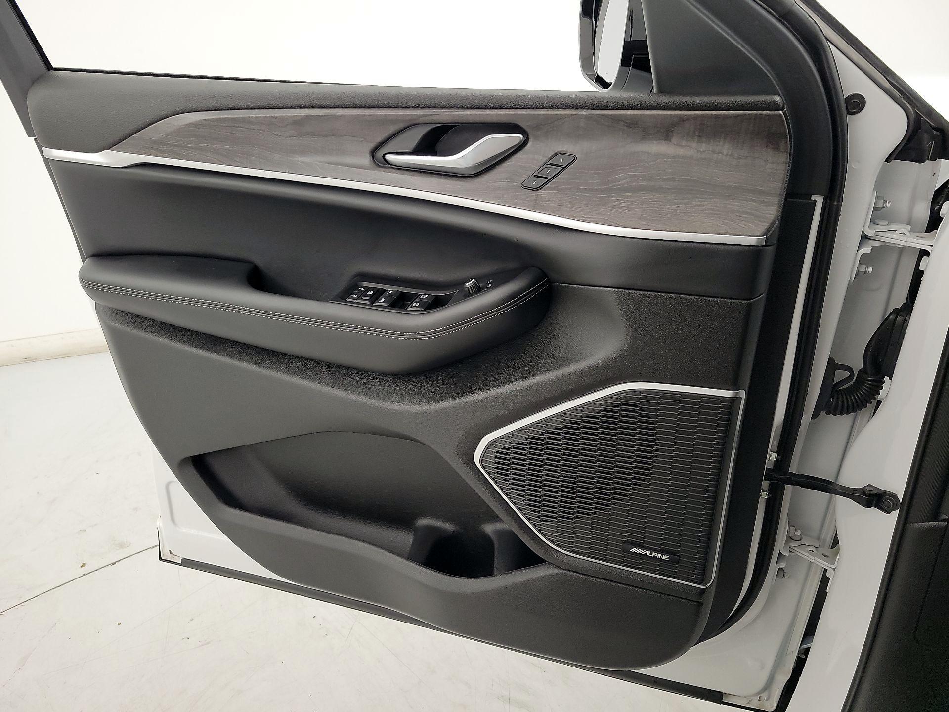 Thumbnail: 2024 Jeep Grand Cherokee - 12