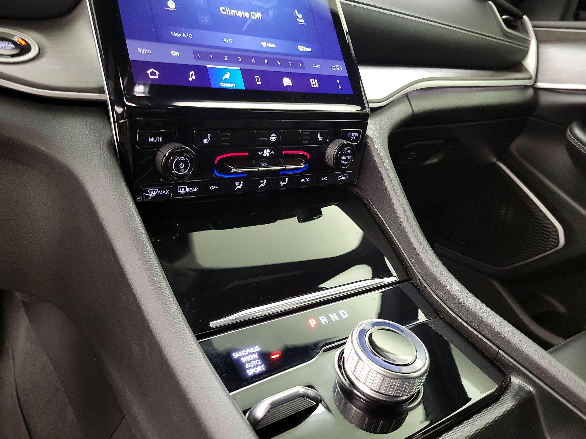 Thumbnail: 2024 Jeep Grand Cherokee - 15