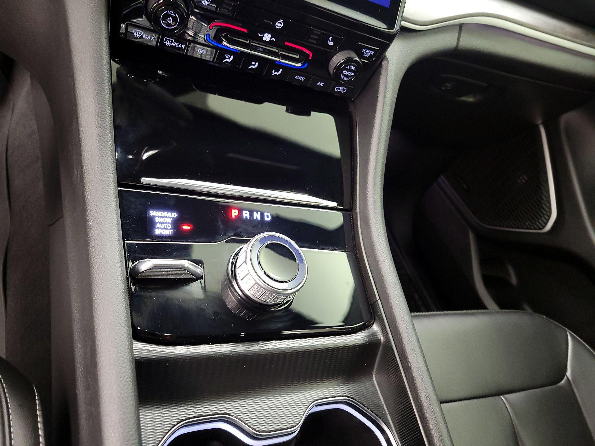 Thumbnail: 2024 Jeep Grand Cherokee - 16