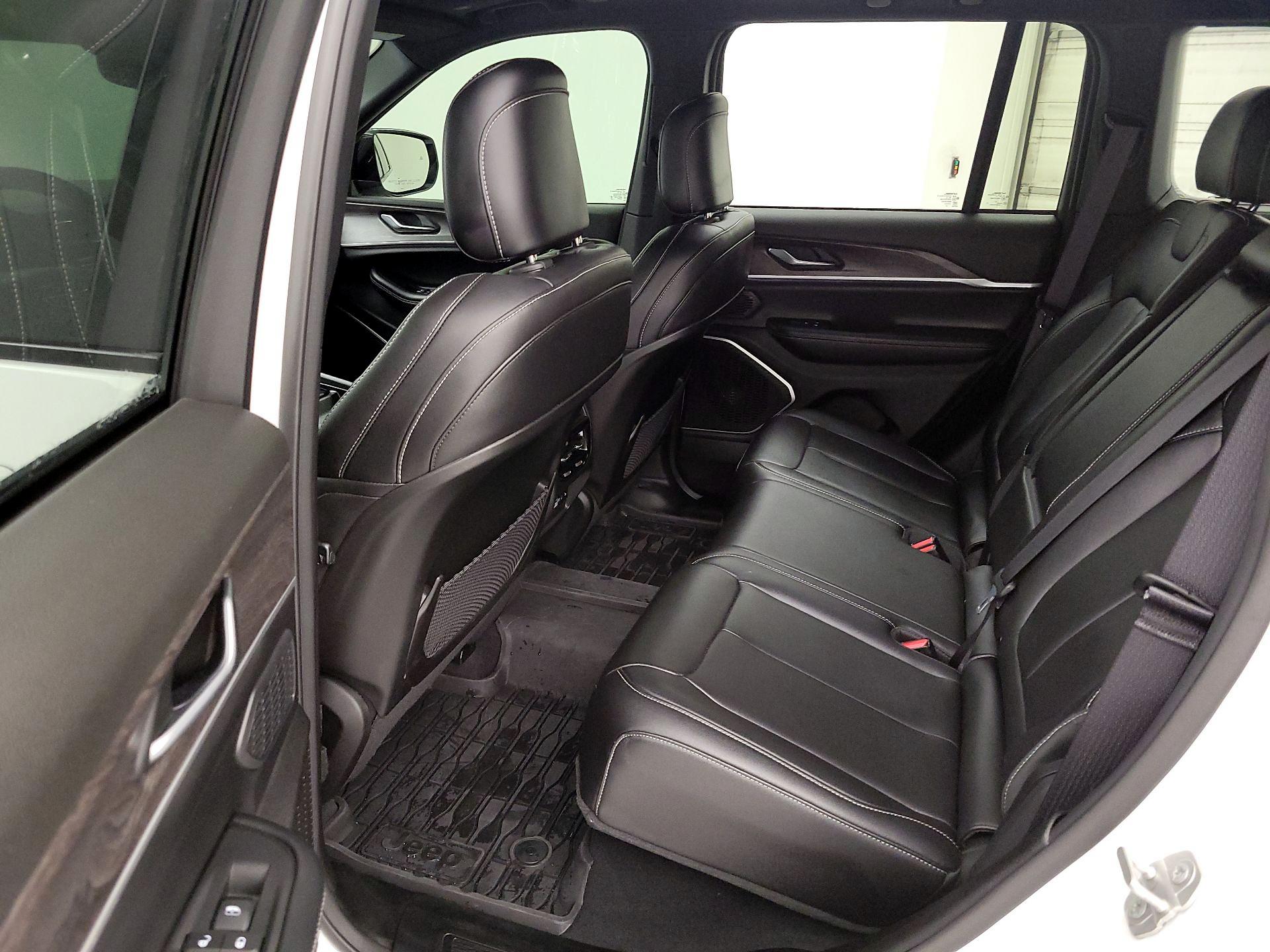 Thumbnail: 2024 Jeep Grand Cherokee - 17