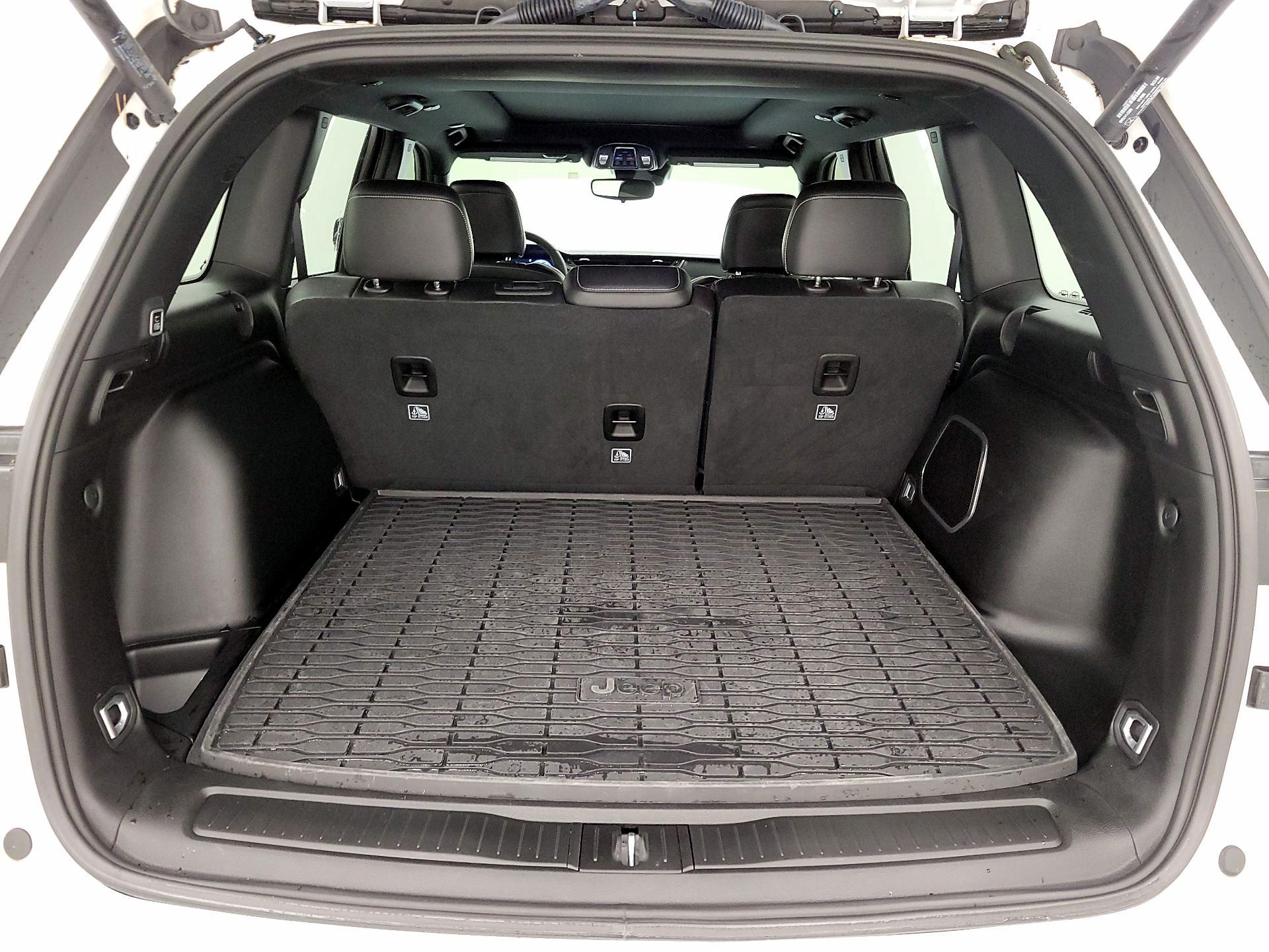 Thumbnail: 2024 Jeep Grand Cherokee - 18