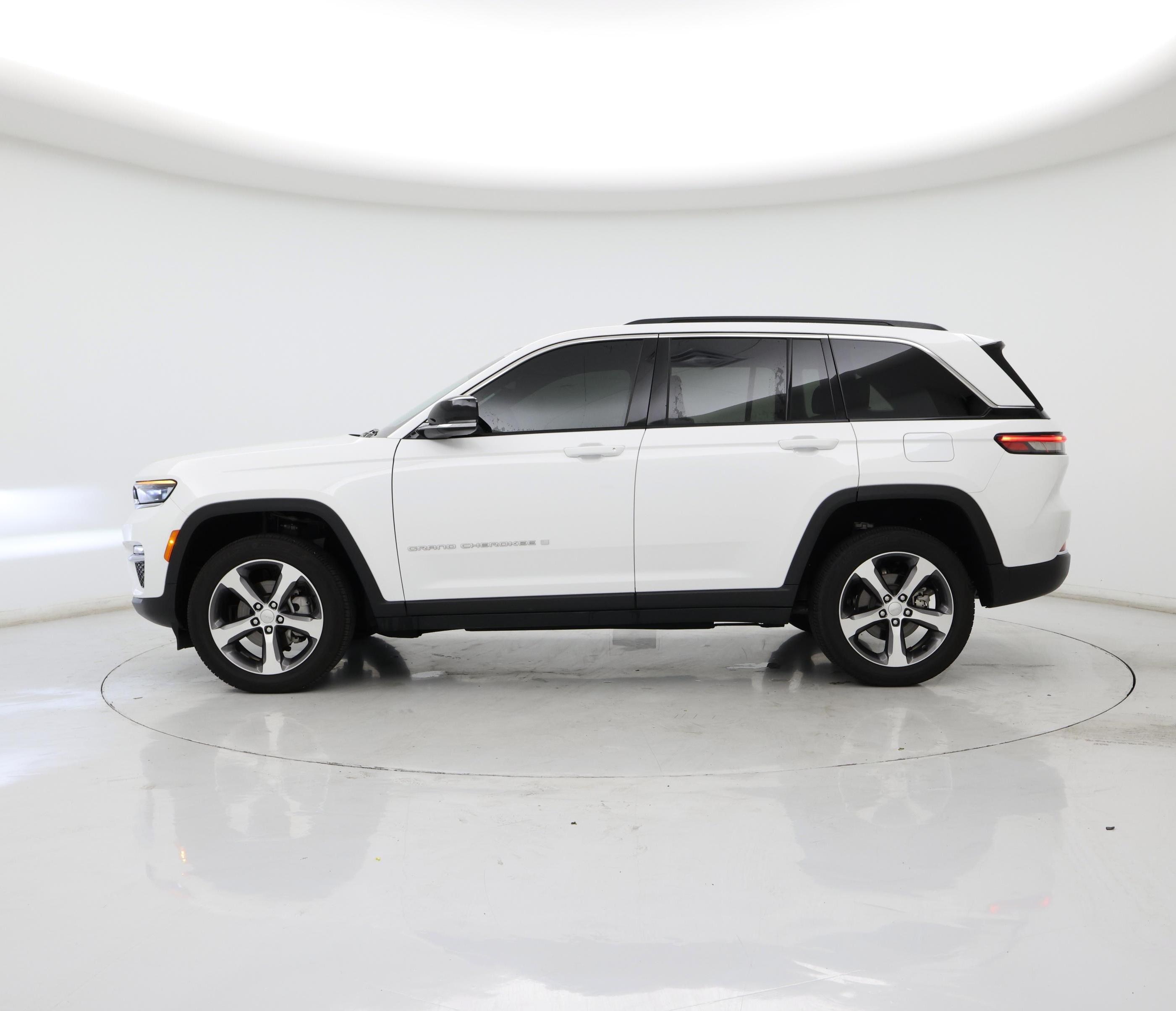 Thumbnail: 2024 Jeep Grand Cherokee - 3