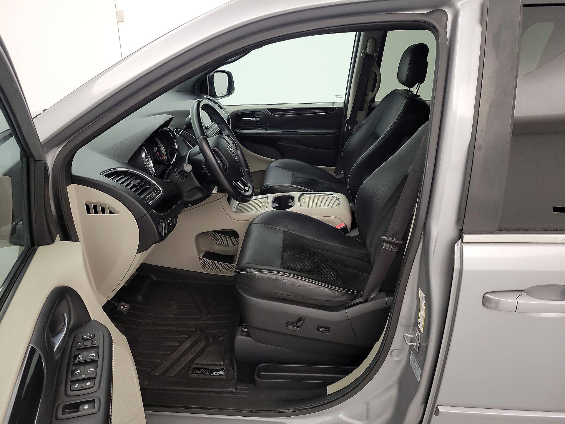 Thumbnail: 2017 Dodge Grand Caravan - 11