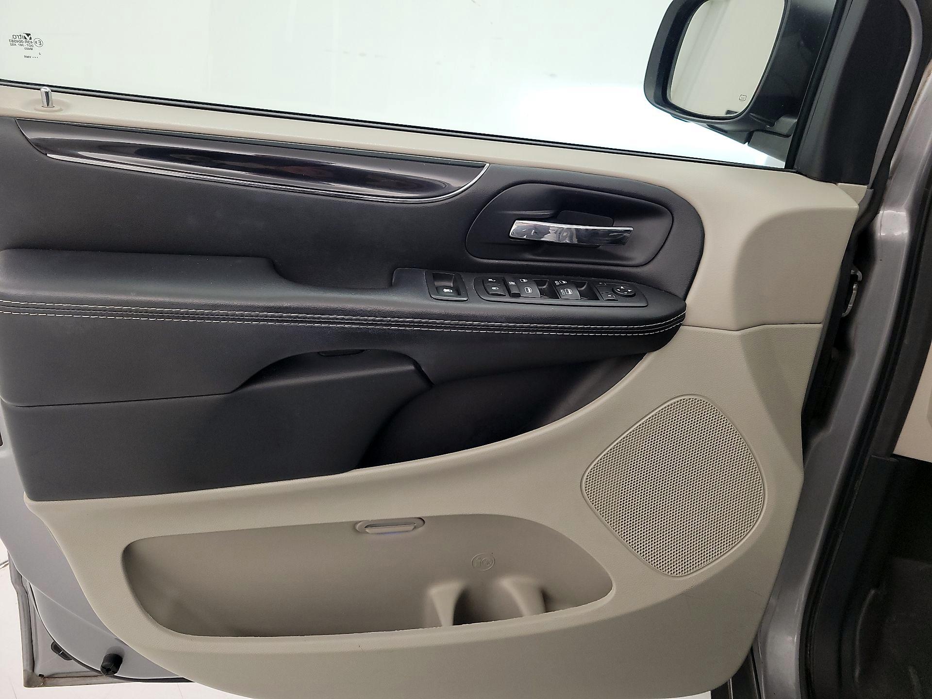 Thumbnail: 2017 Dodge Grand Caravan - 12