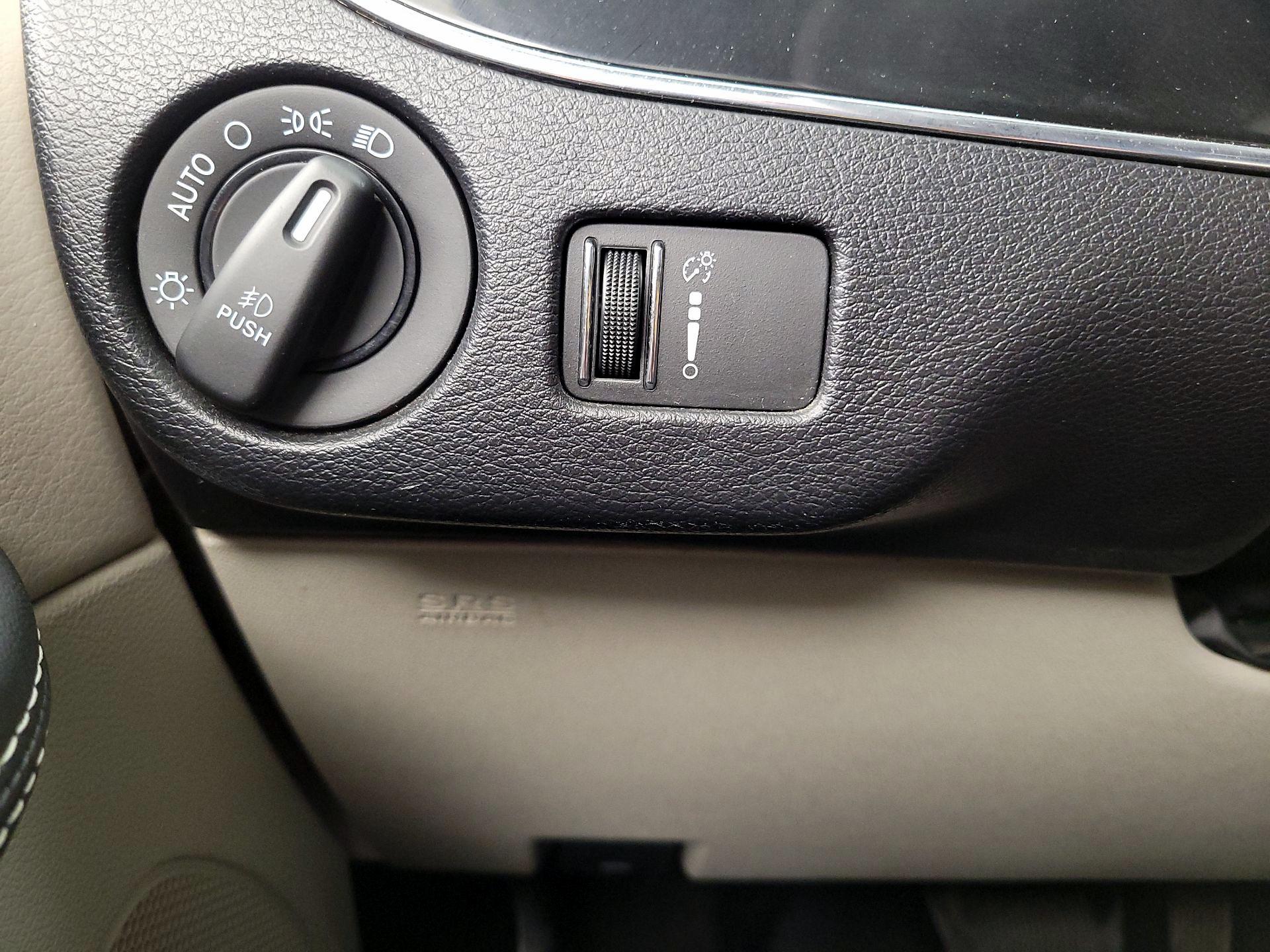 Thumbnail: 2017 Dodge Grand Caravan - 13