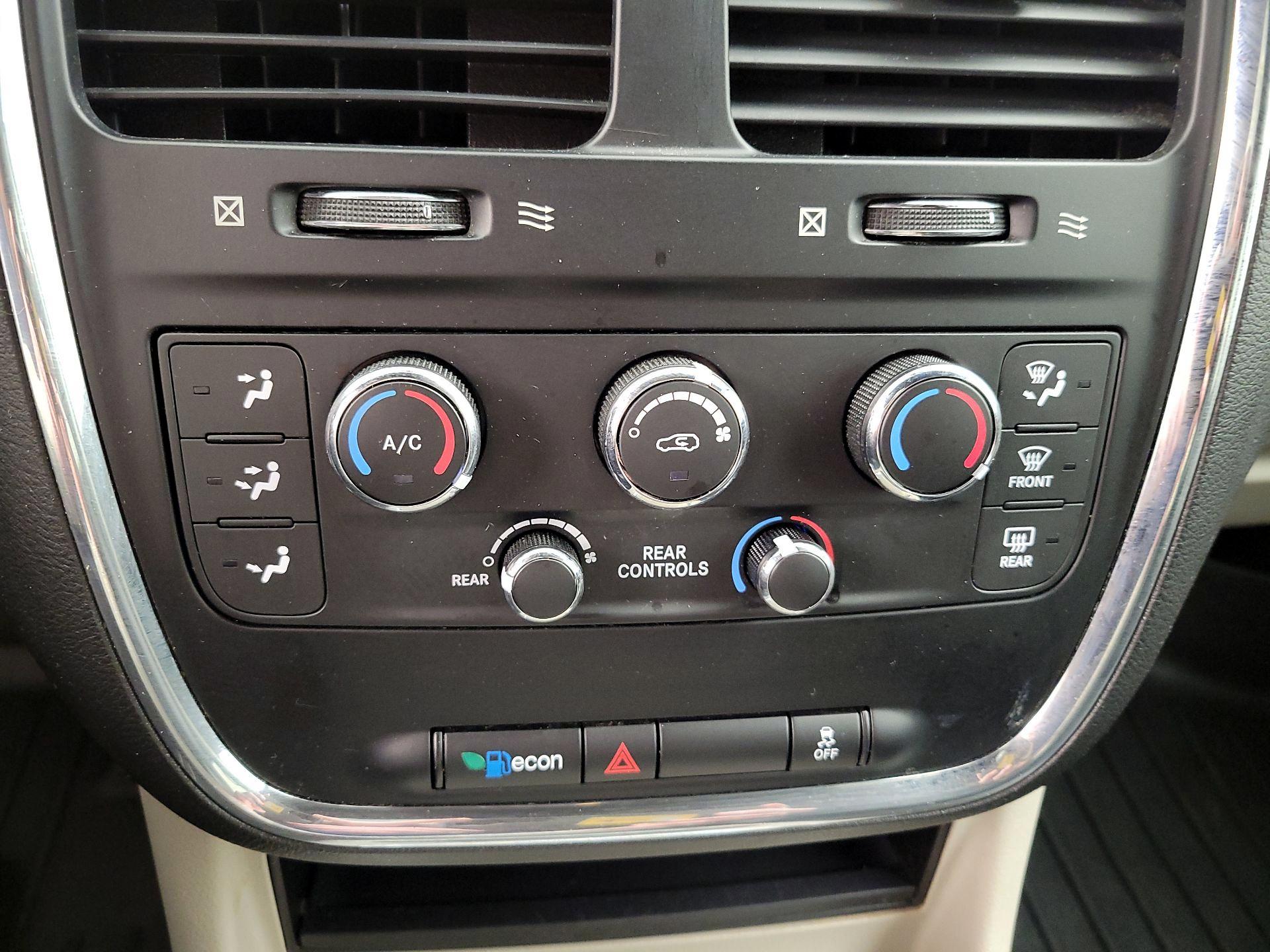 Thumbnail: 2017 Dodge Grand Caravan - 16