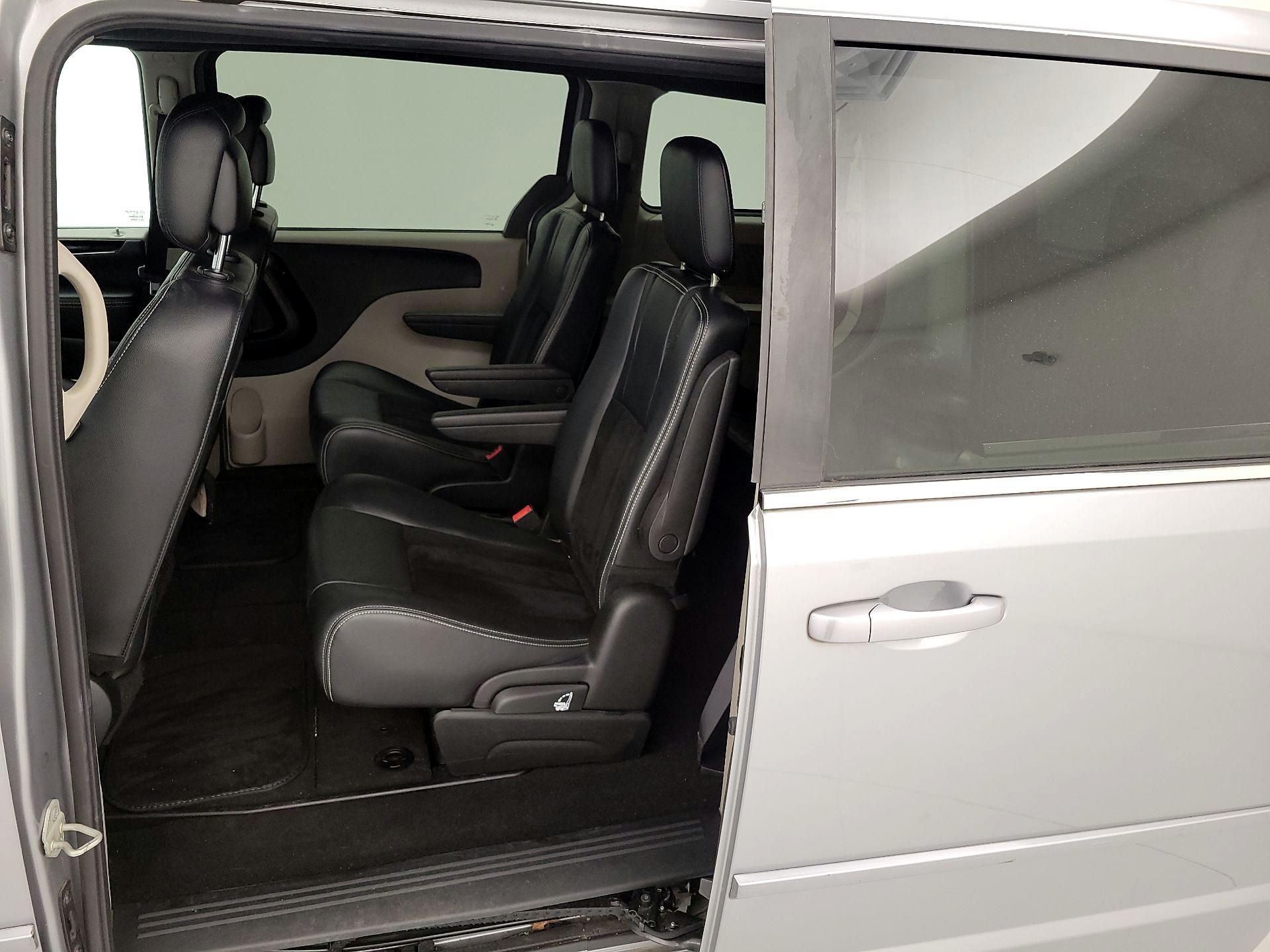 Thumbnail: 2017 Dodge Grand Caravan - 18