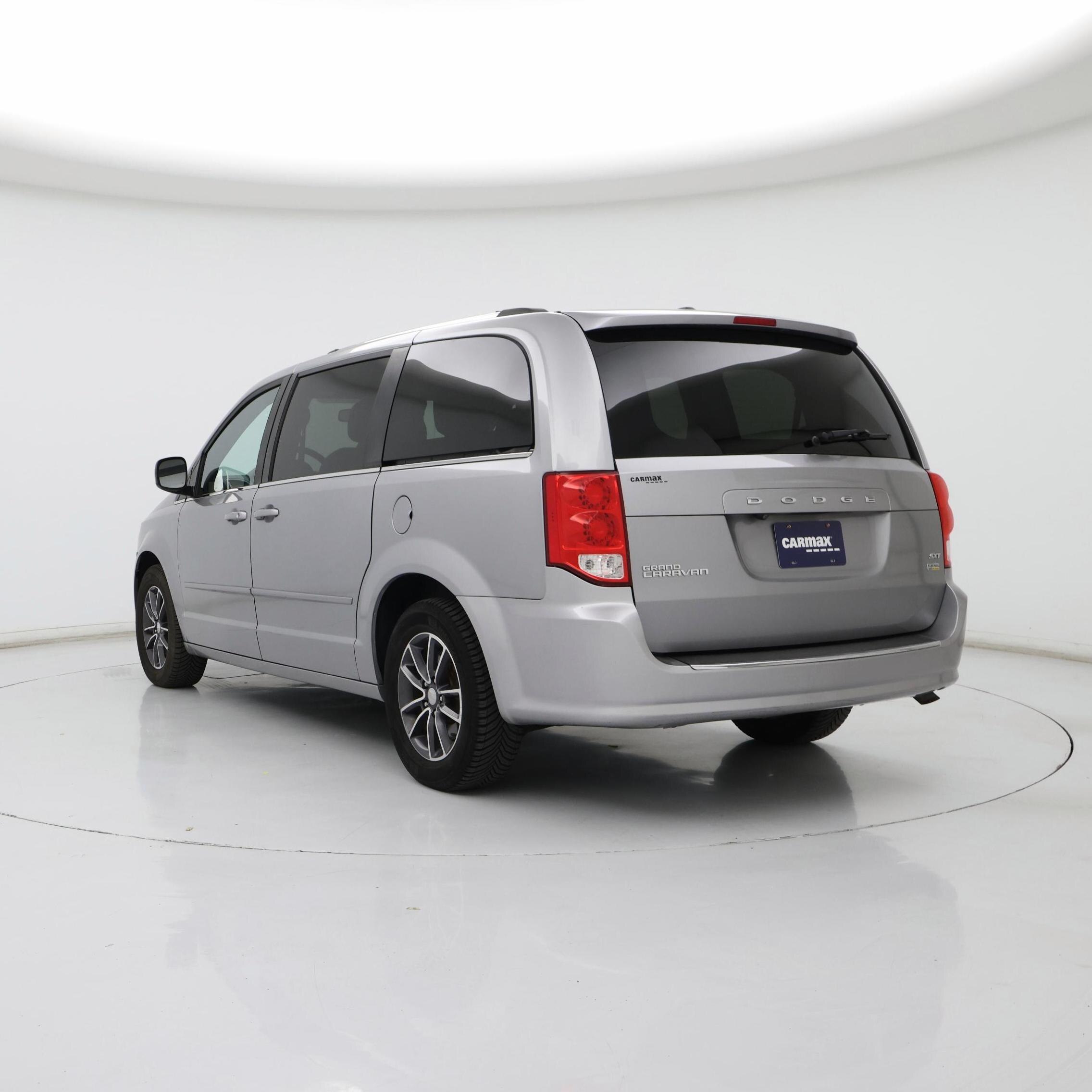 Thumbnail: 2017 Dodge Grand Caravan - 2