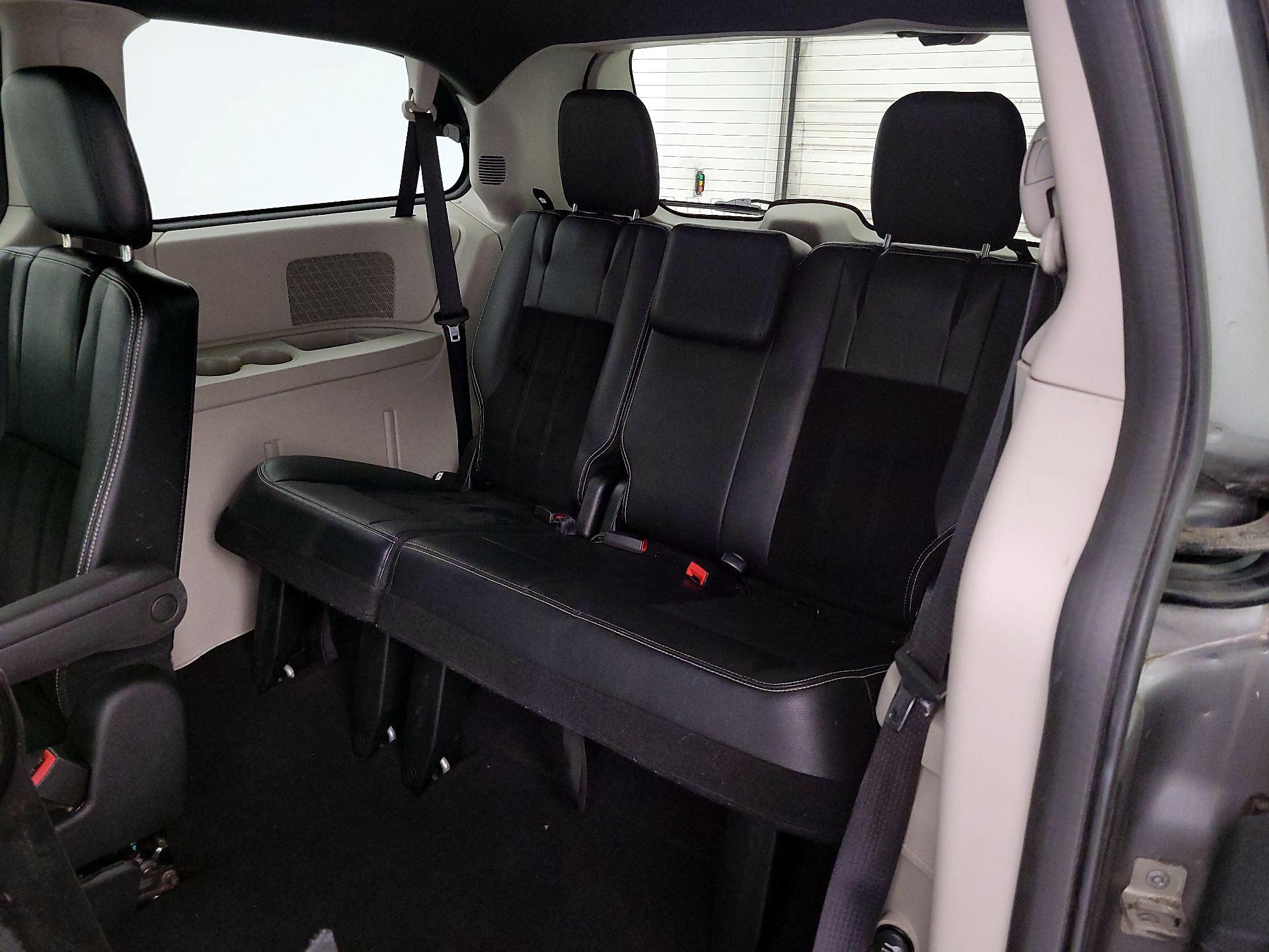 Thumbnail: 2017 Dodge Grand Caravan - 19