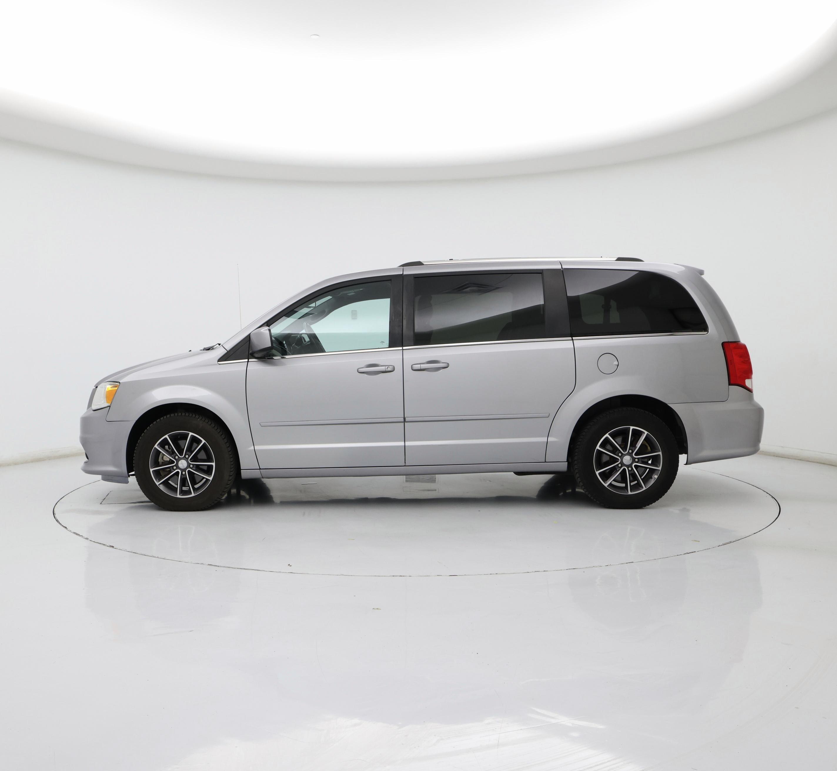 Thumbnail: 2017 Dodge Grand Caravan - 3