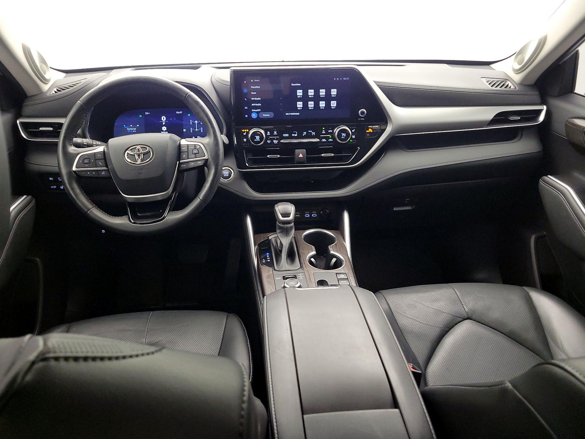 Thumbnail: 2023 Toyota Highlander - 9