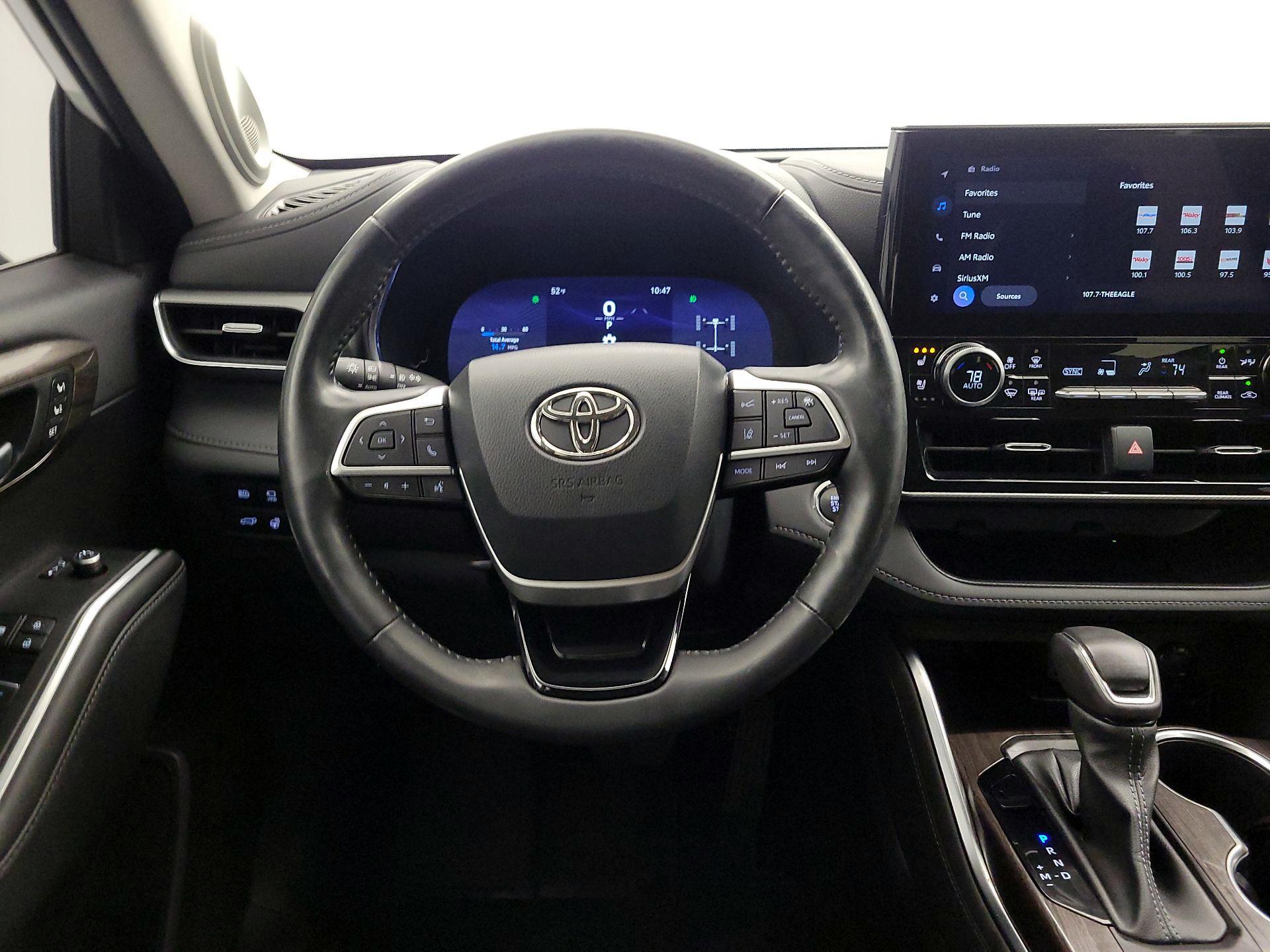 Thumbnail: 2023 Toyota Highlander - 10