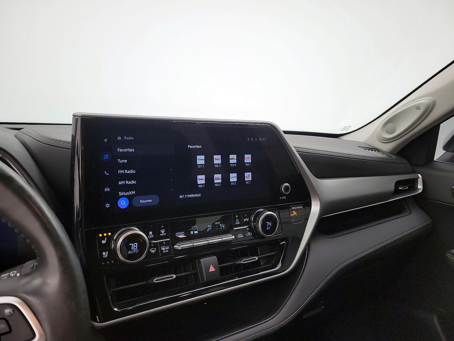 Thumbnail: 2023 Toyota Highlander - 14