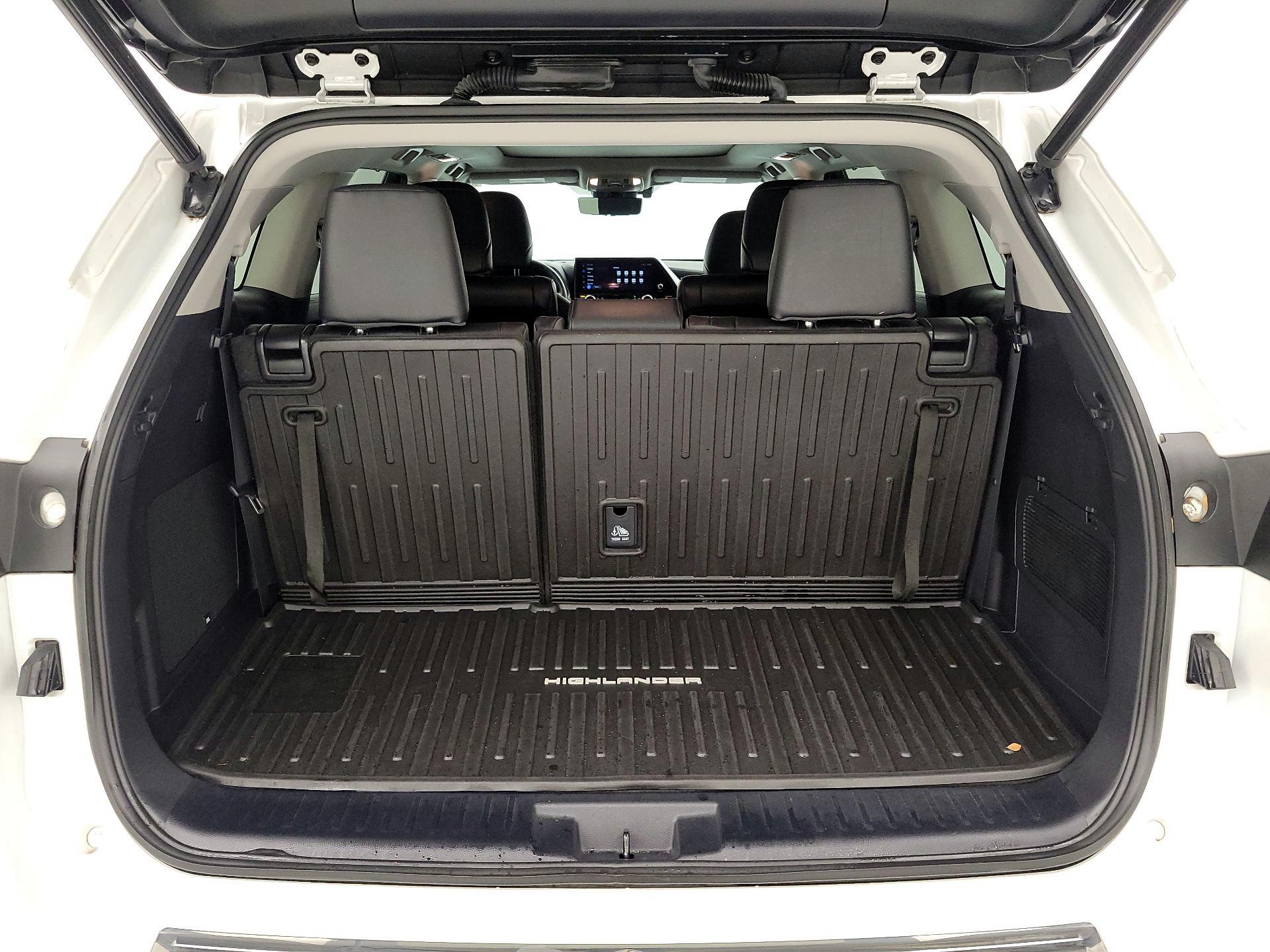 Thumbnail: 2023 Toyota Highlander - 18