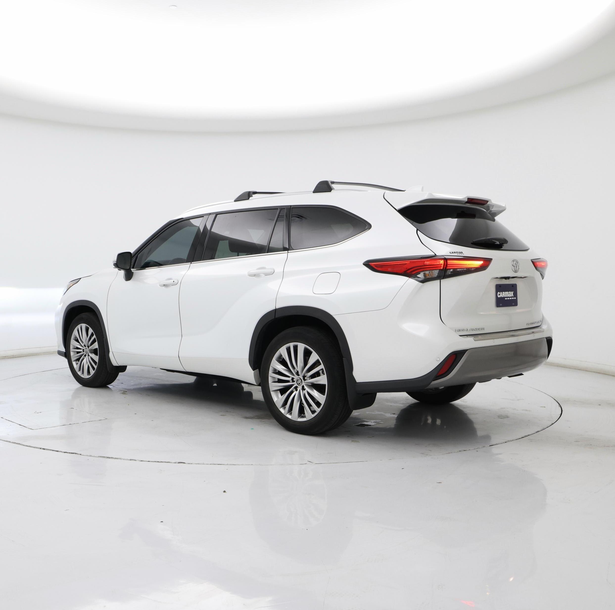 Thumbnail: 2023 Toyota Highlander - 2