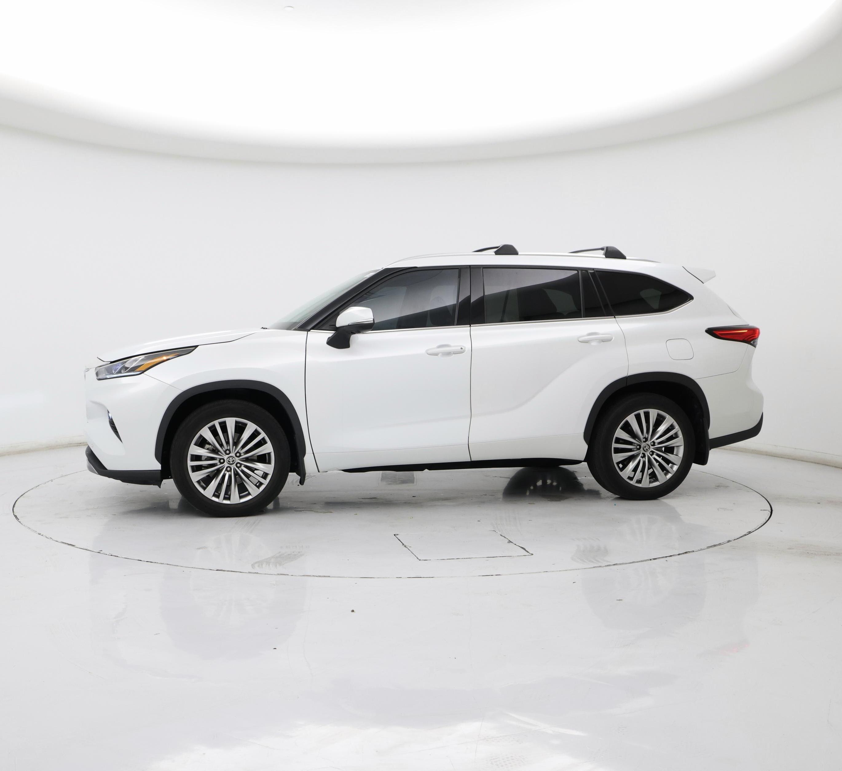 Thumbnail: 2023 Toyota Highlander - 3