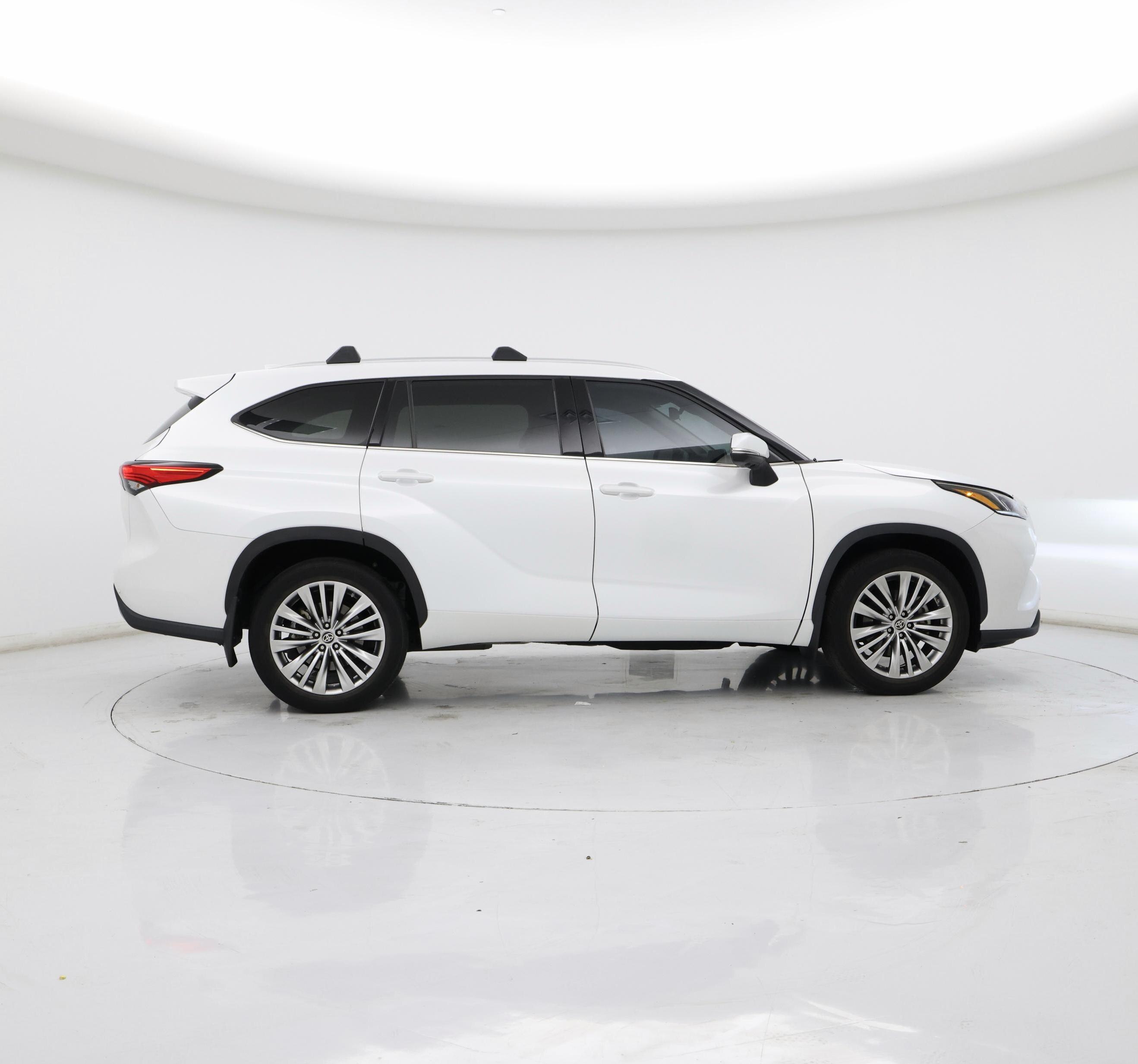 Thumbnail: 2023 Toyota Highlander - 7
