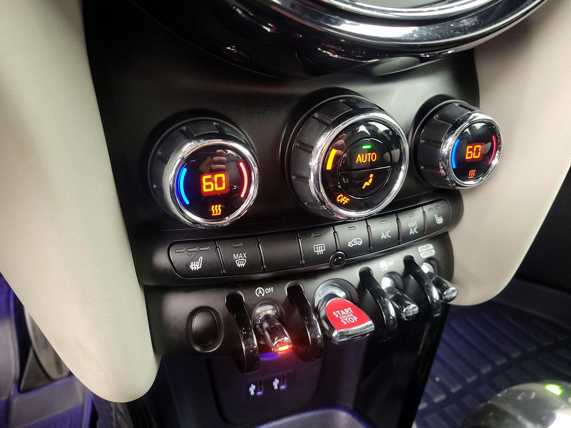 Thumbnail: 2019 MINI Cooper Hardtop - 17