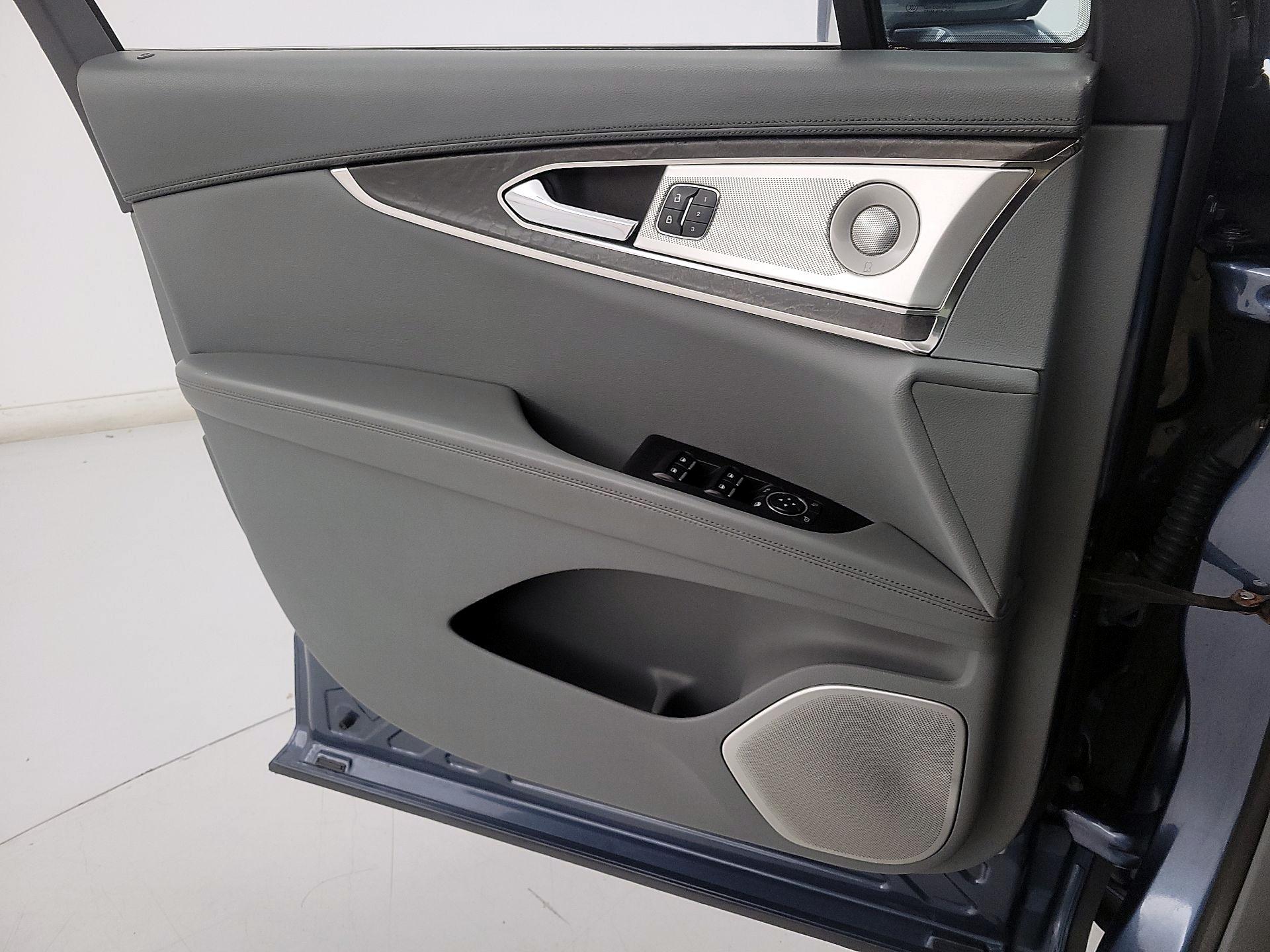 Thumbnail: 2019 Lincoln Nautilus - 12