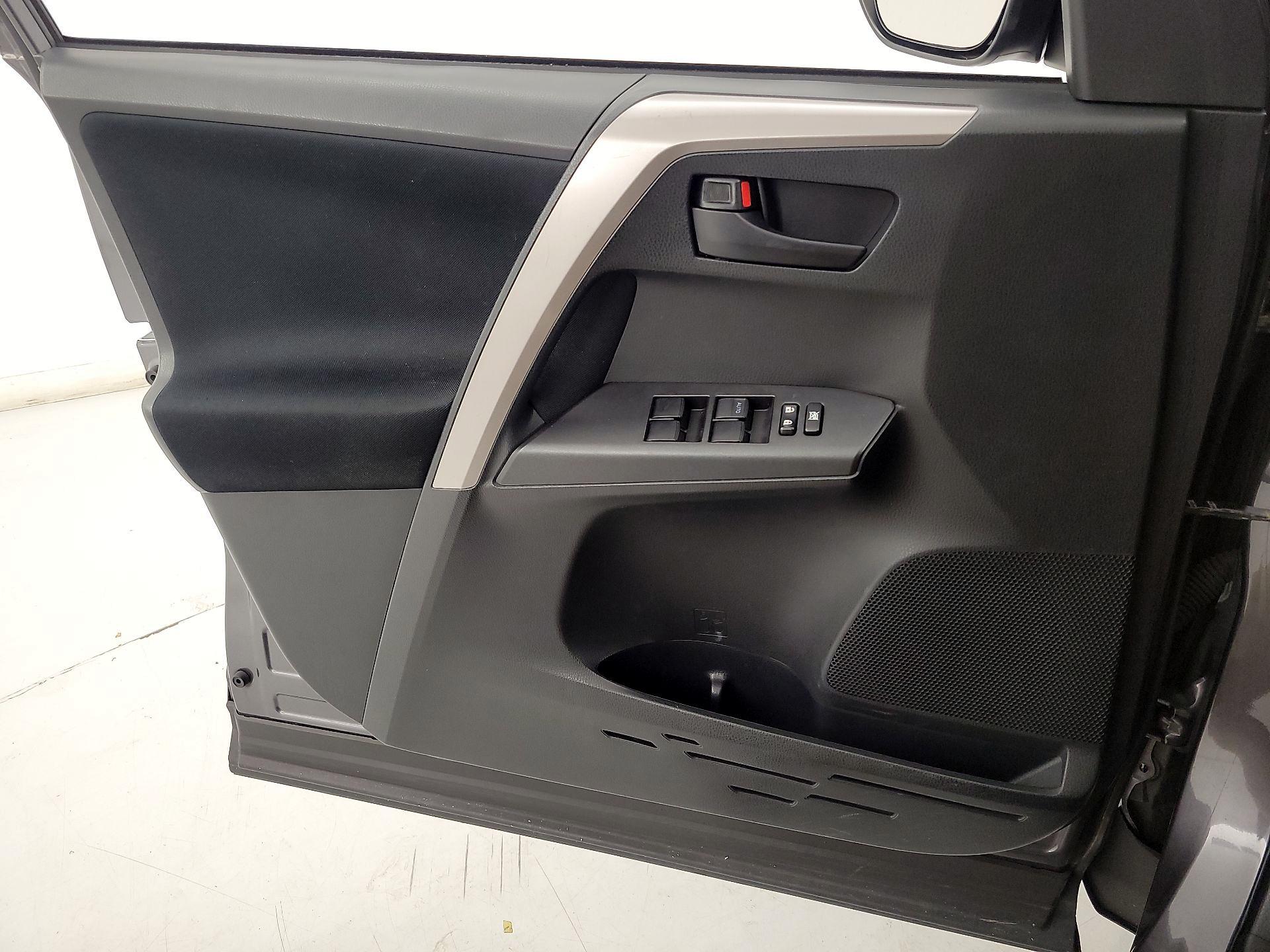 Thumbnail: 2017 Toyota RAV4 - 12