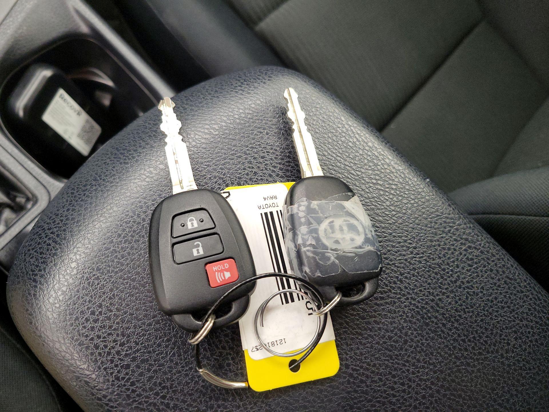 Thumbnail: 2017 Toyota RAV4 - 20