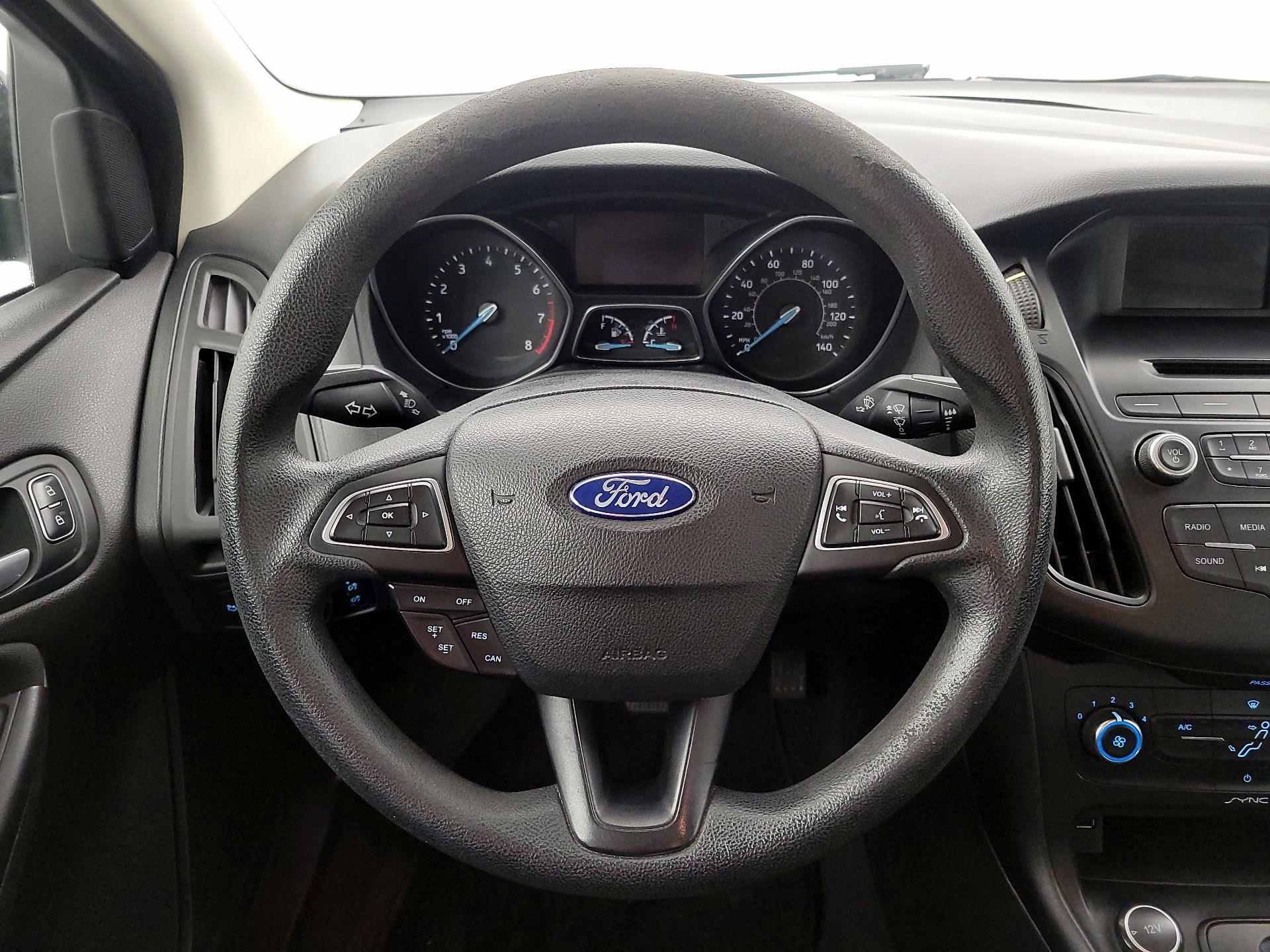 Thumbnail: 2016 Ford Focus - 10