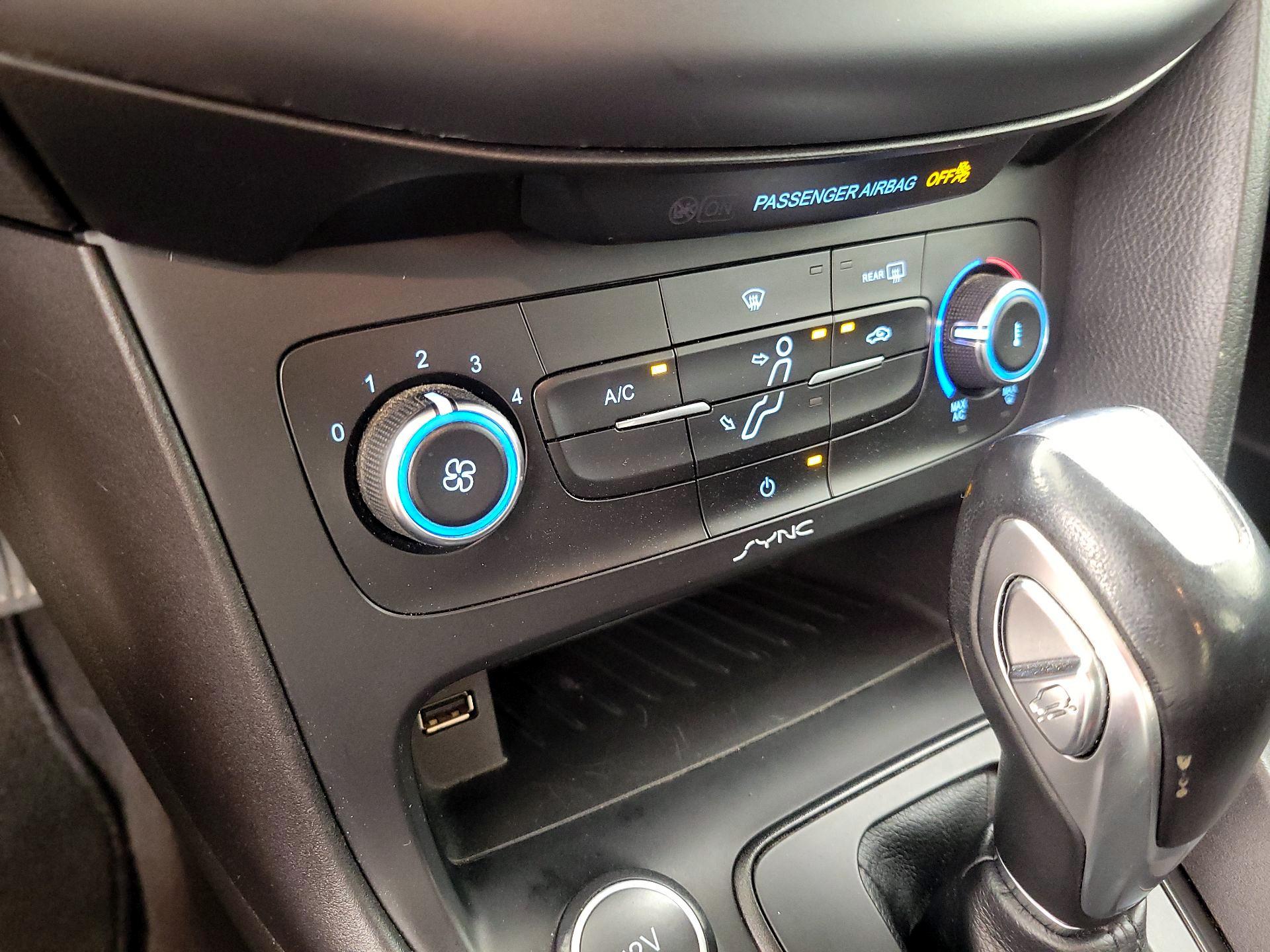 Thumbnail: 2016 Ford Focus - 16