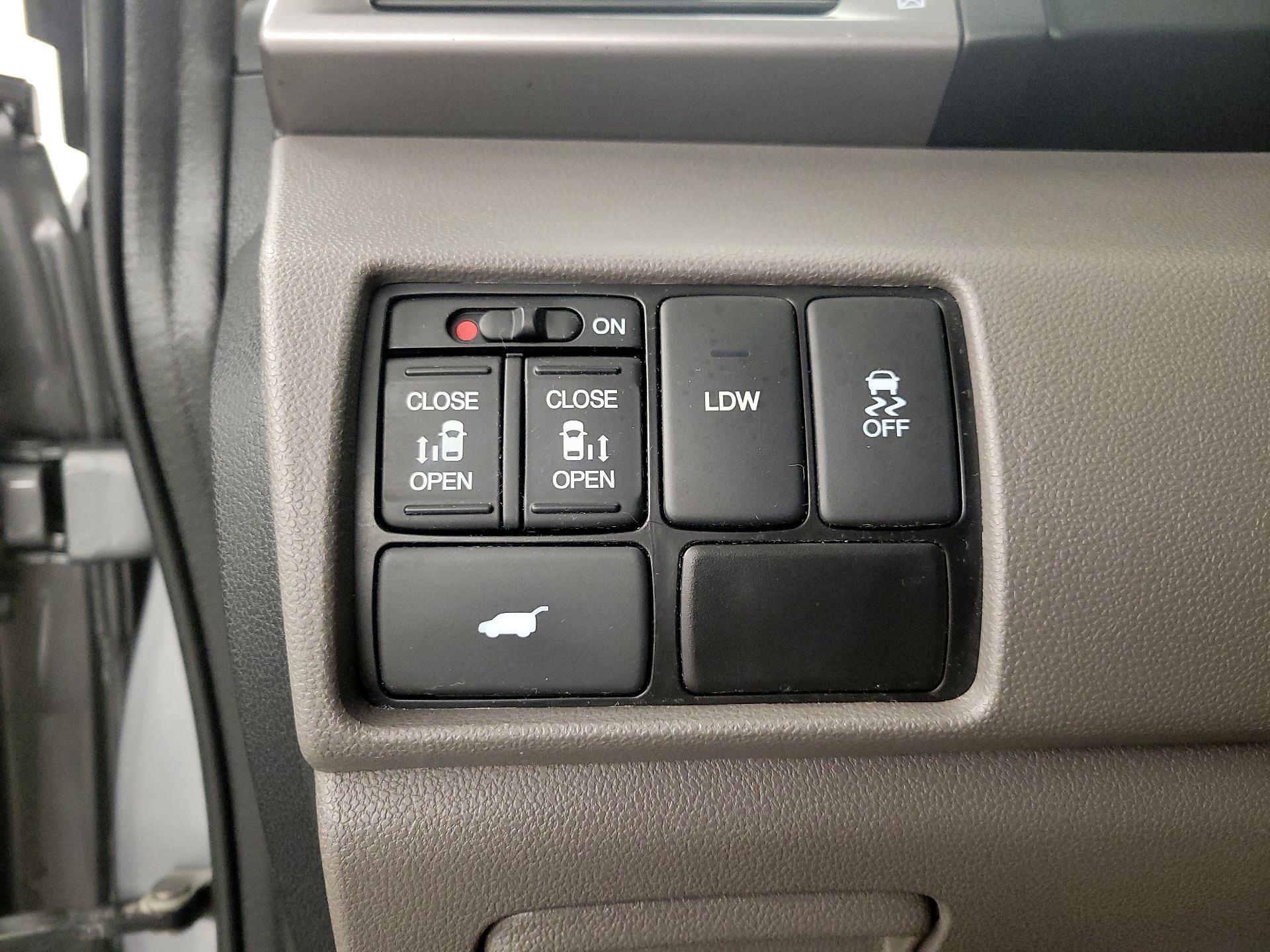 Thumbnail: 2017 Honda Odyssey - 13