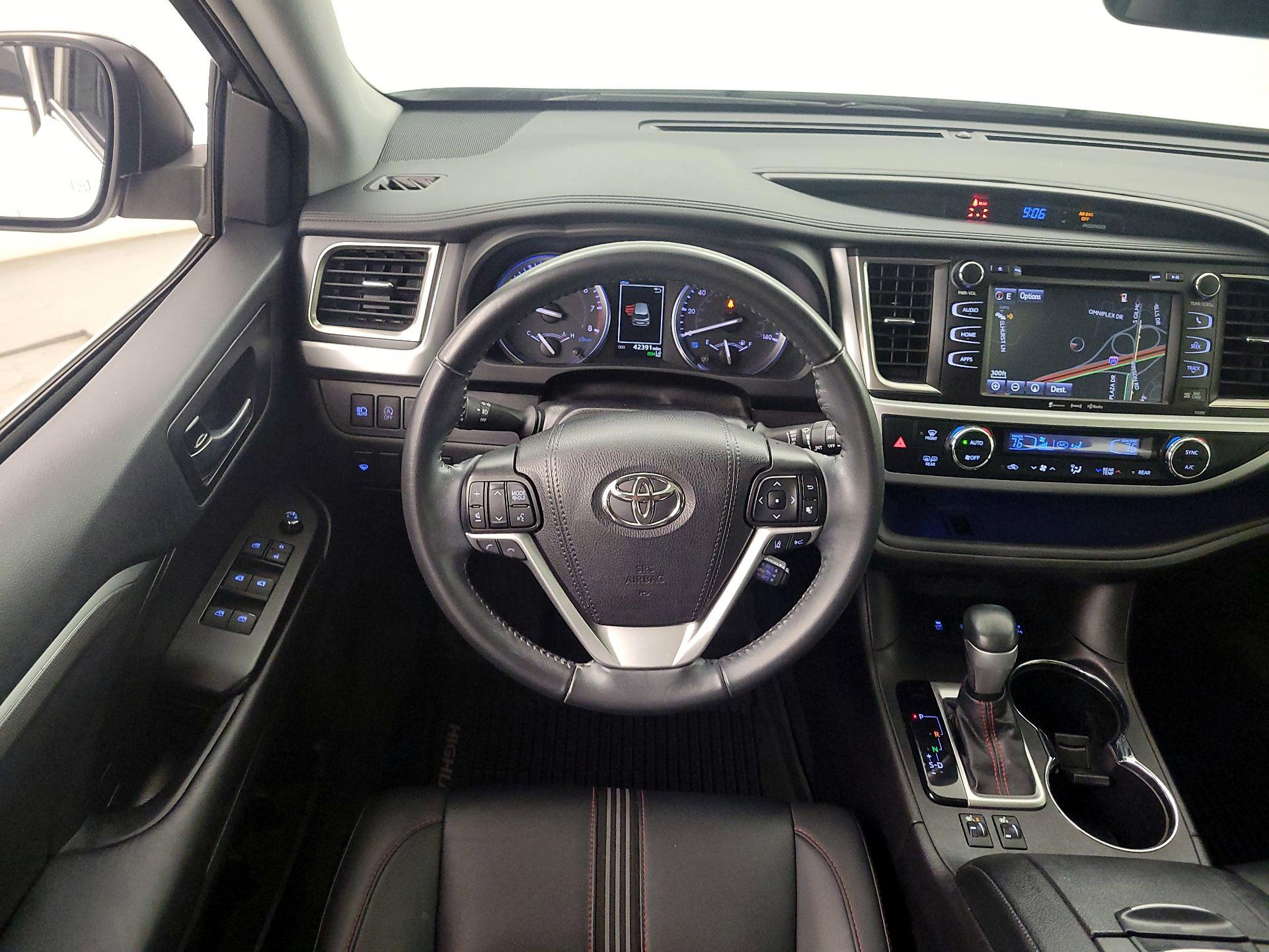 Thumbnail: 2019 Toyota Highlander - 10