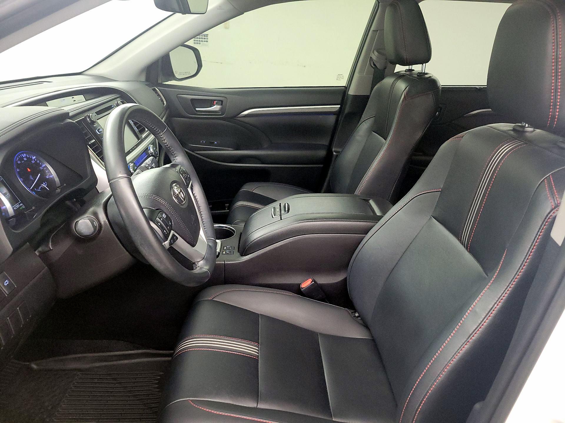 Thumbnail: 2019 Toyota Highlander - 11