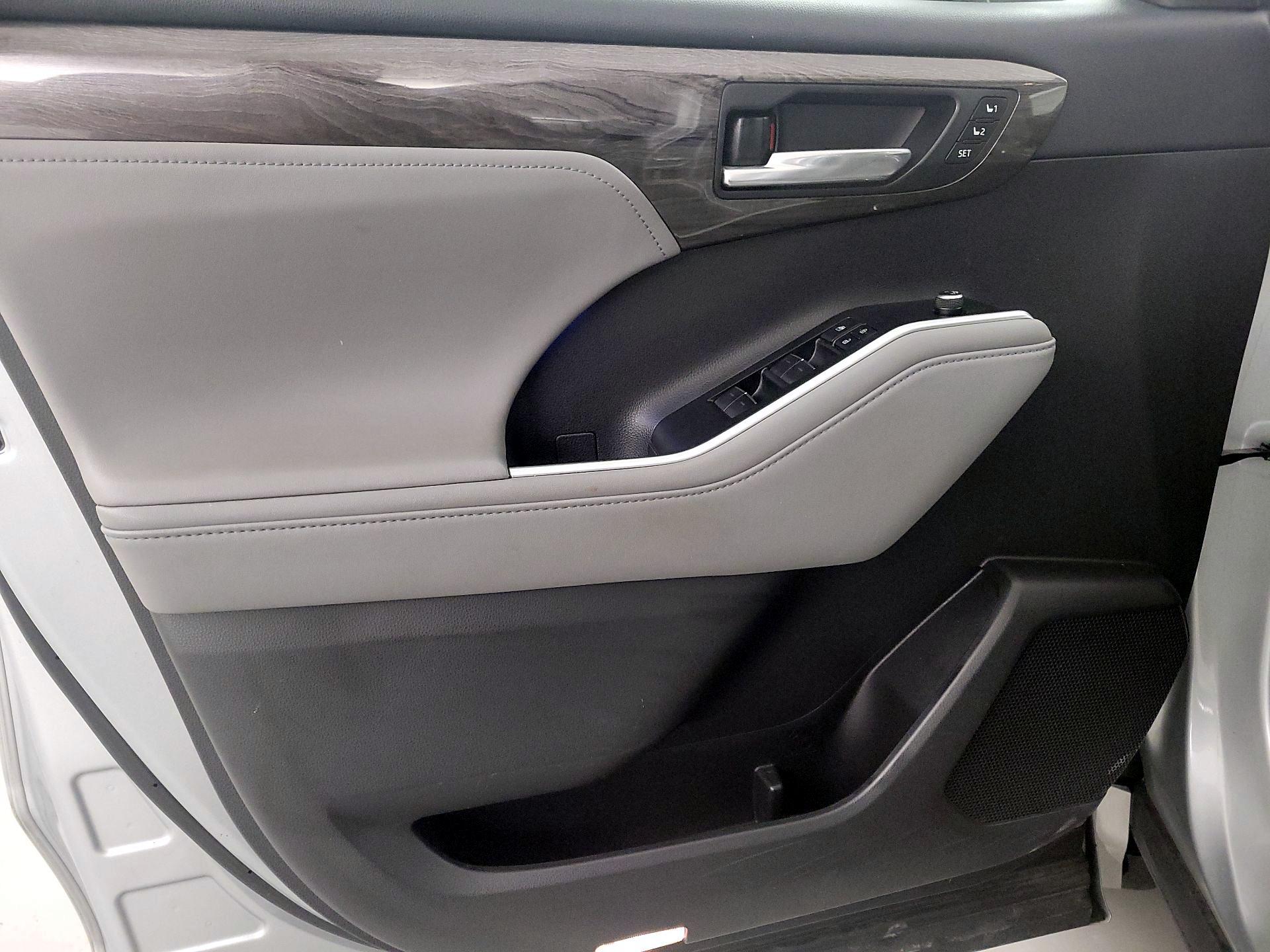 Thumbnail: 2020 Toyota Highlander - 12