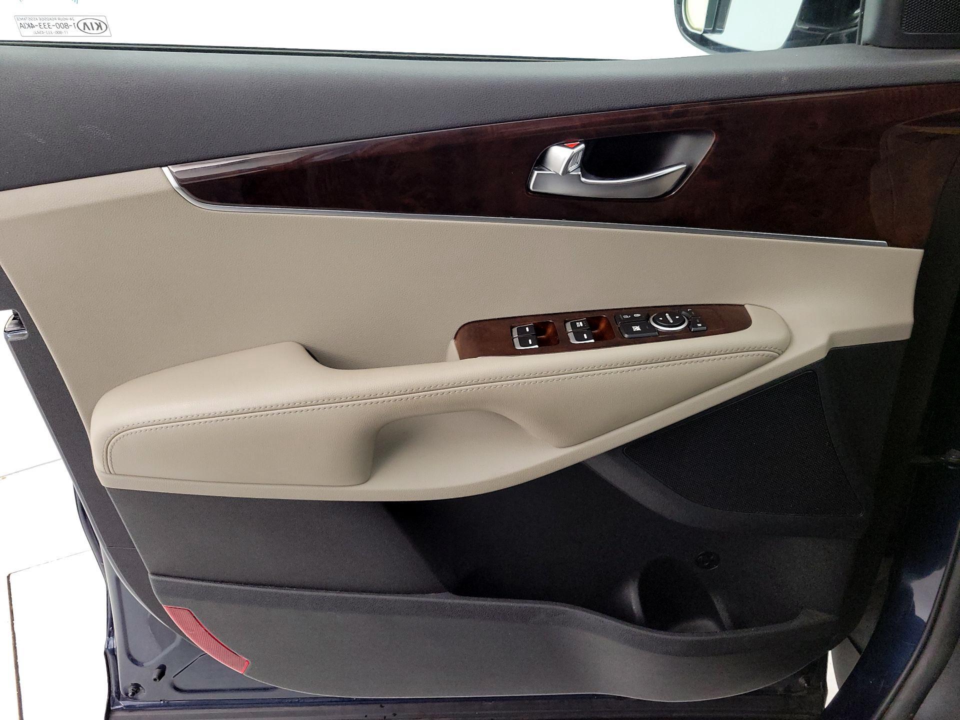 Thumbnail: 2017 Kia Sorento - 12