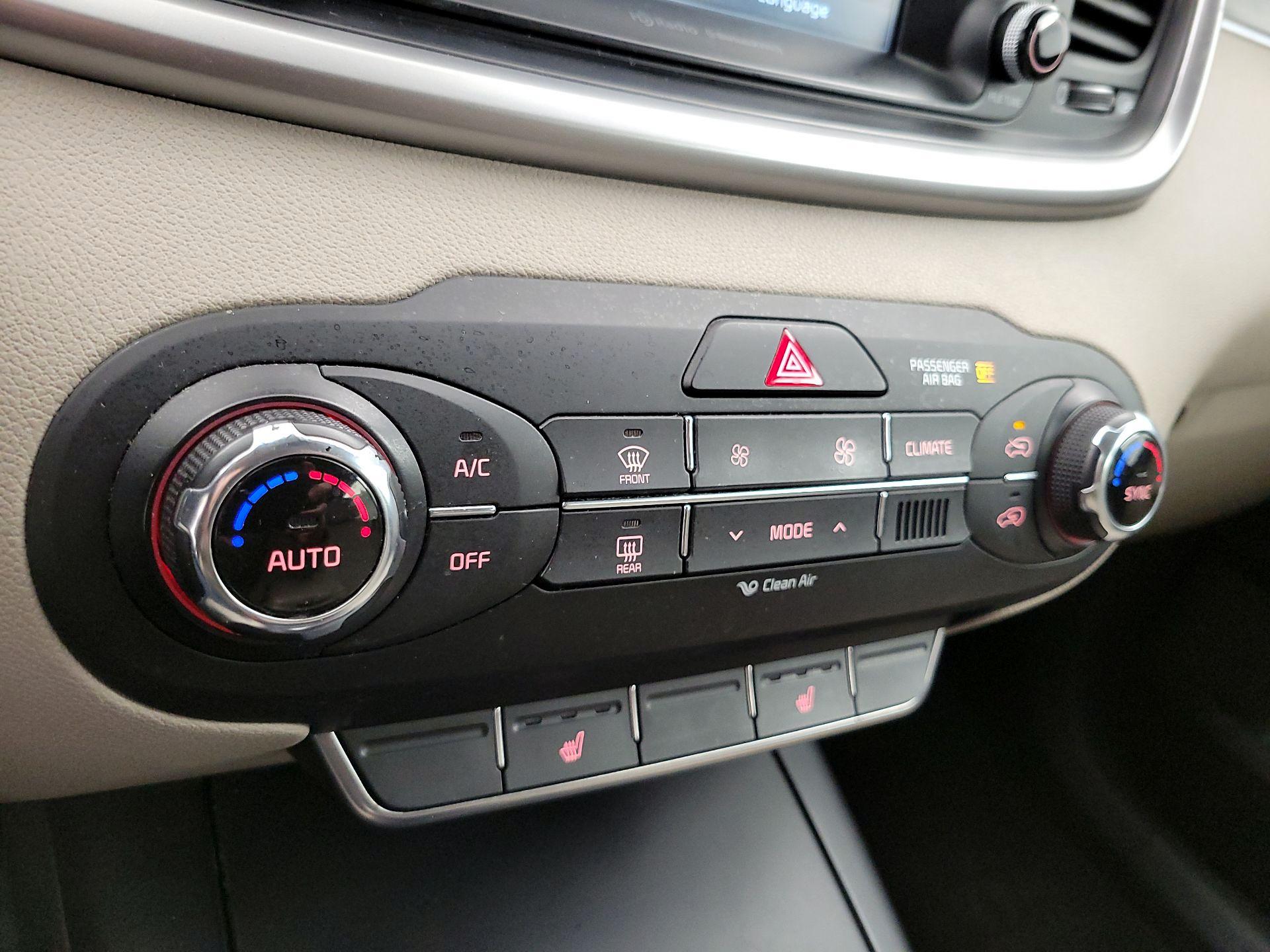 Thumbnail: 2017 Kia Sorento - 16