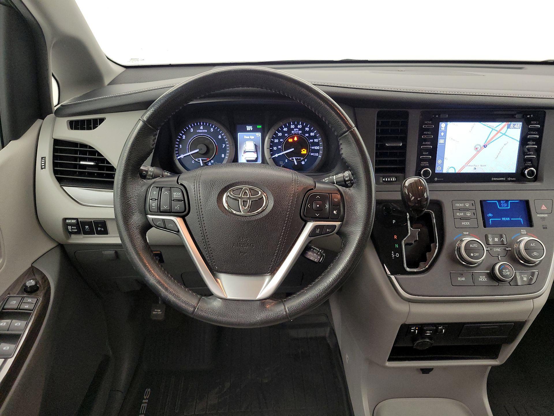 Thumbnail: 2020 Toyota Sienna - 10