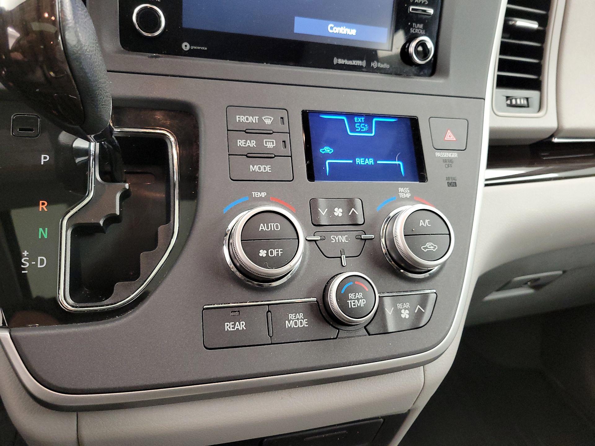 Thumbnail: 2020 Toyota Sienna - 17