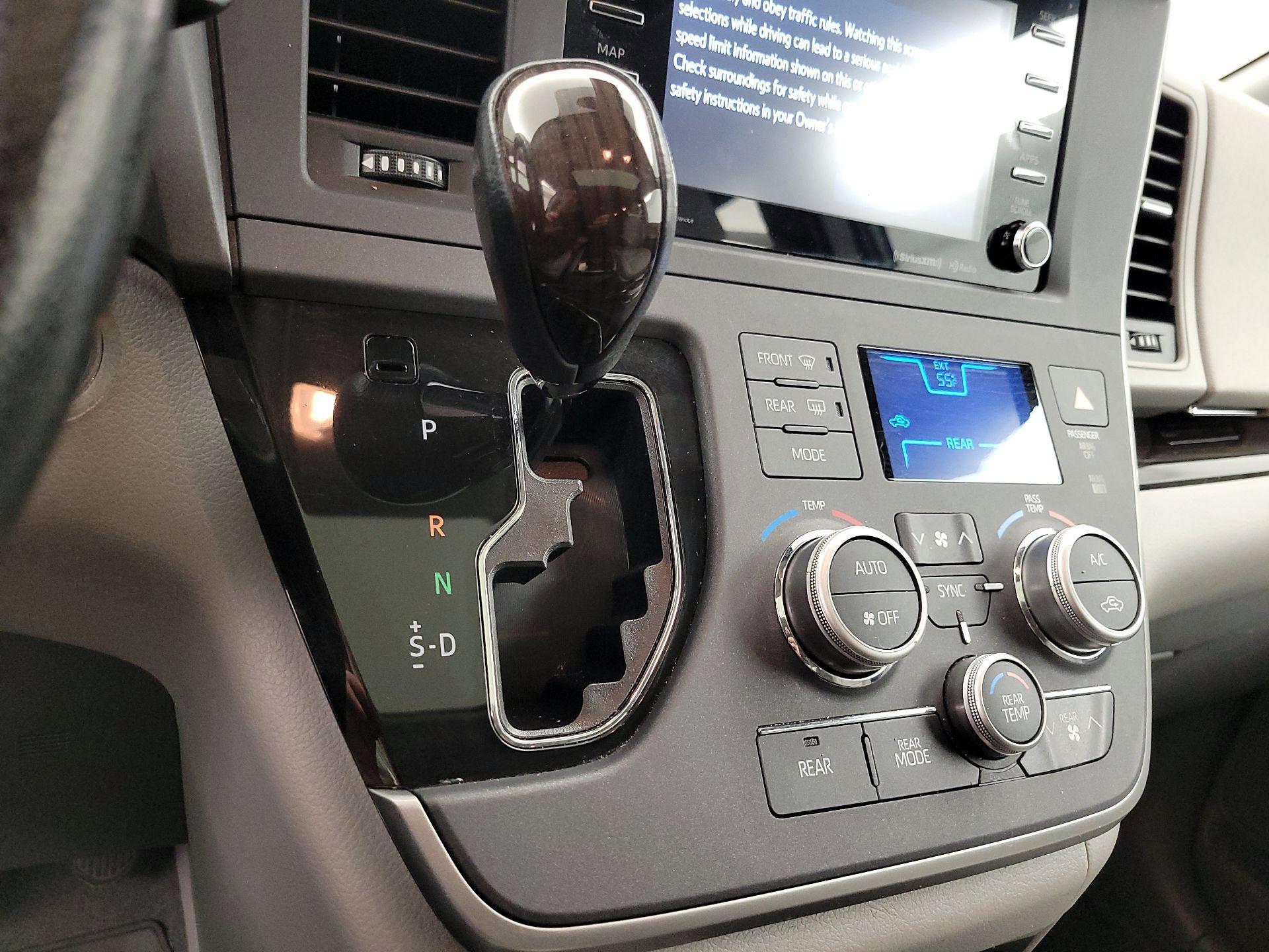 Thumbnail: 2020 Toyota Sienna - 18